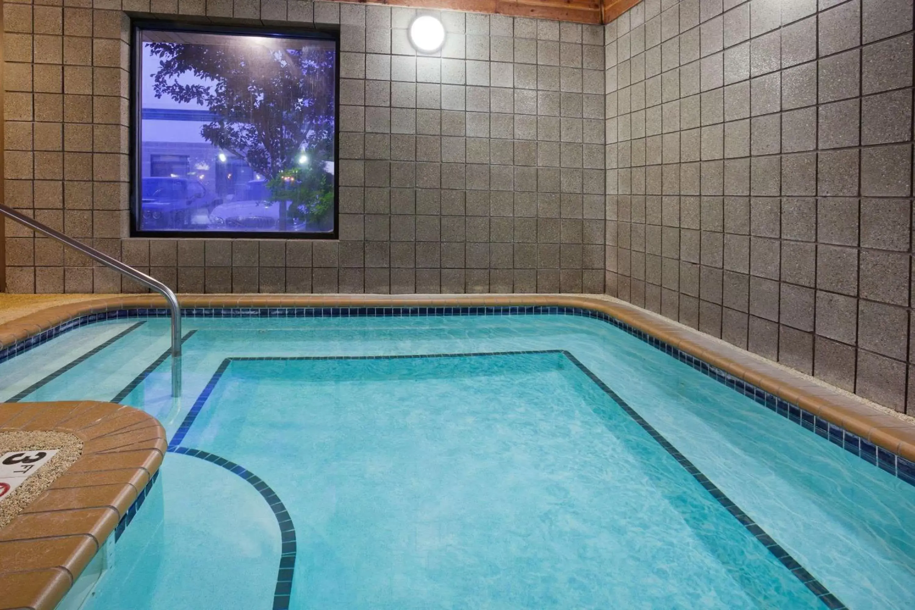 Hot Tub, Swimming Pool in AmericInn by Wyndham Coon Rapids
