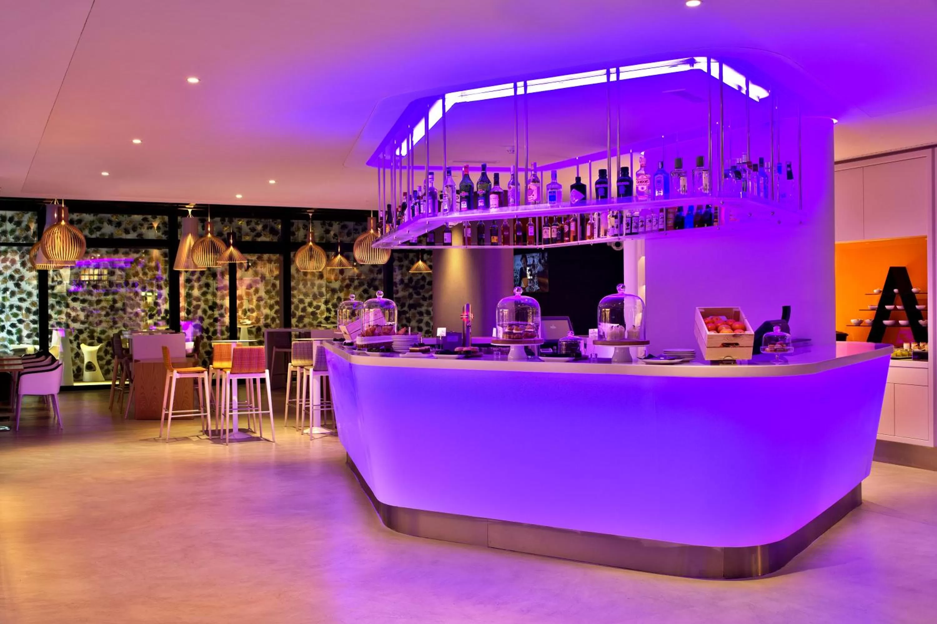 Lounge or bar in EVOLUTION Lisboa Hotel