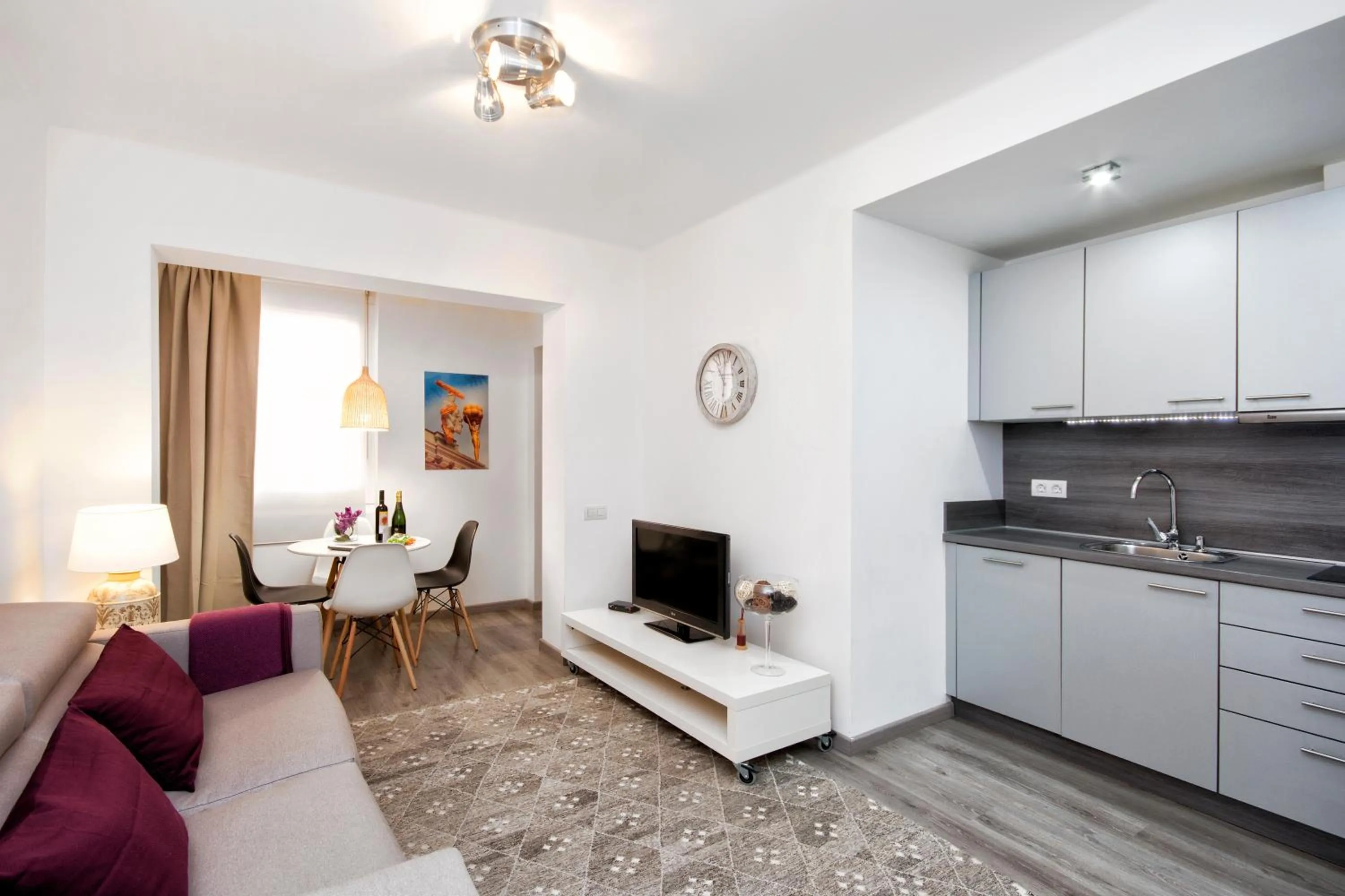 TV and multimedia in Eixample Building Apartments by Mercedes Heritage