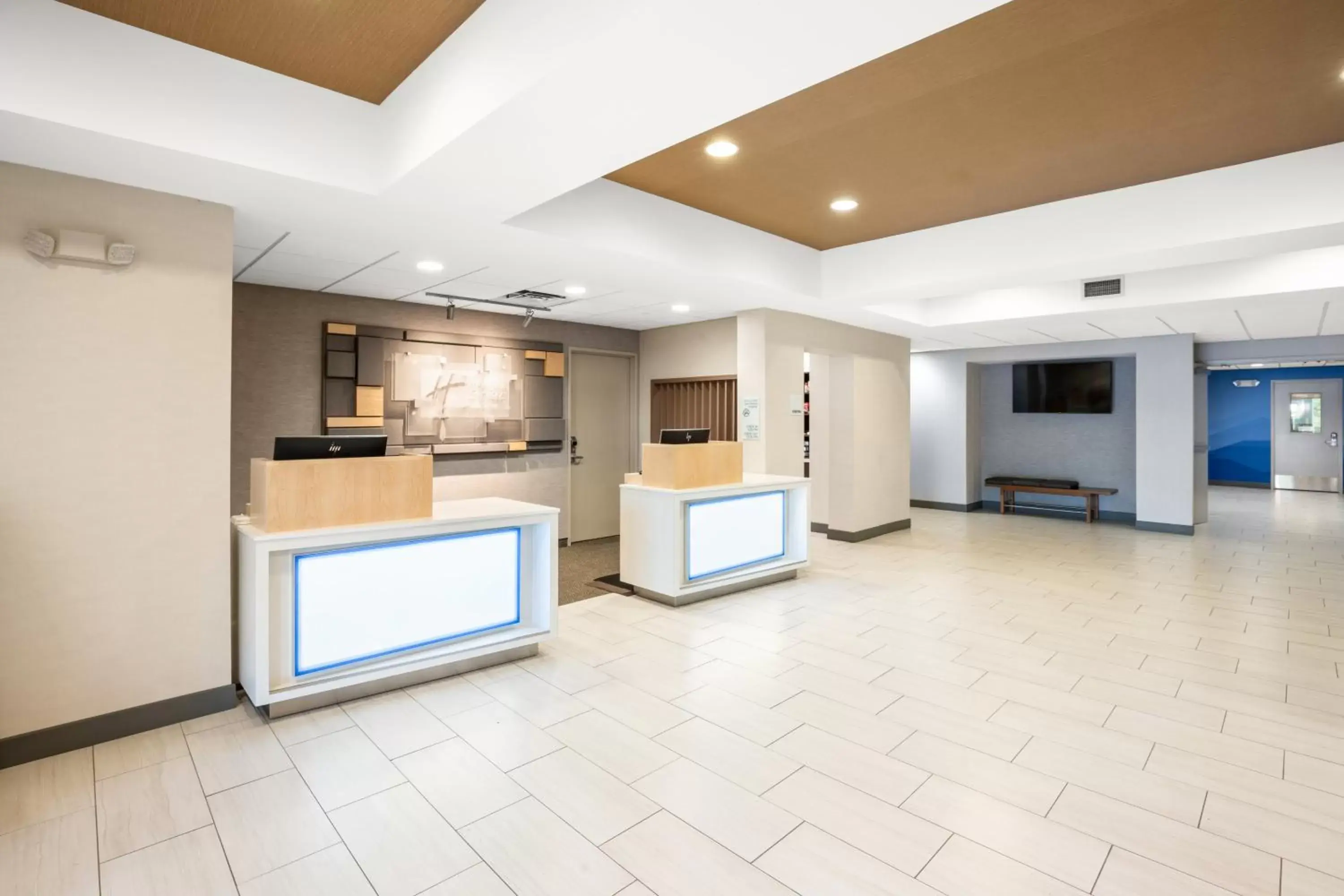 Property building, Lobby/Reception in Holiday Inn Express Hotel & Suites Marysville, an IHG Hotel