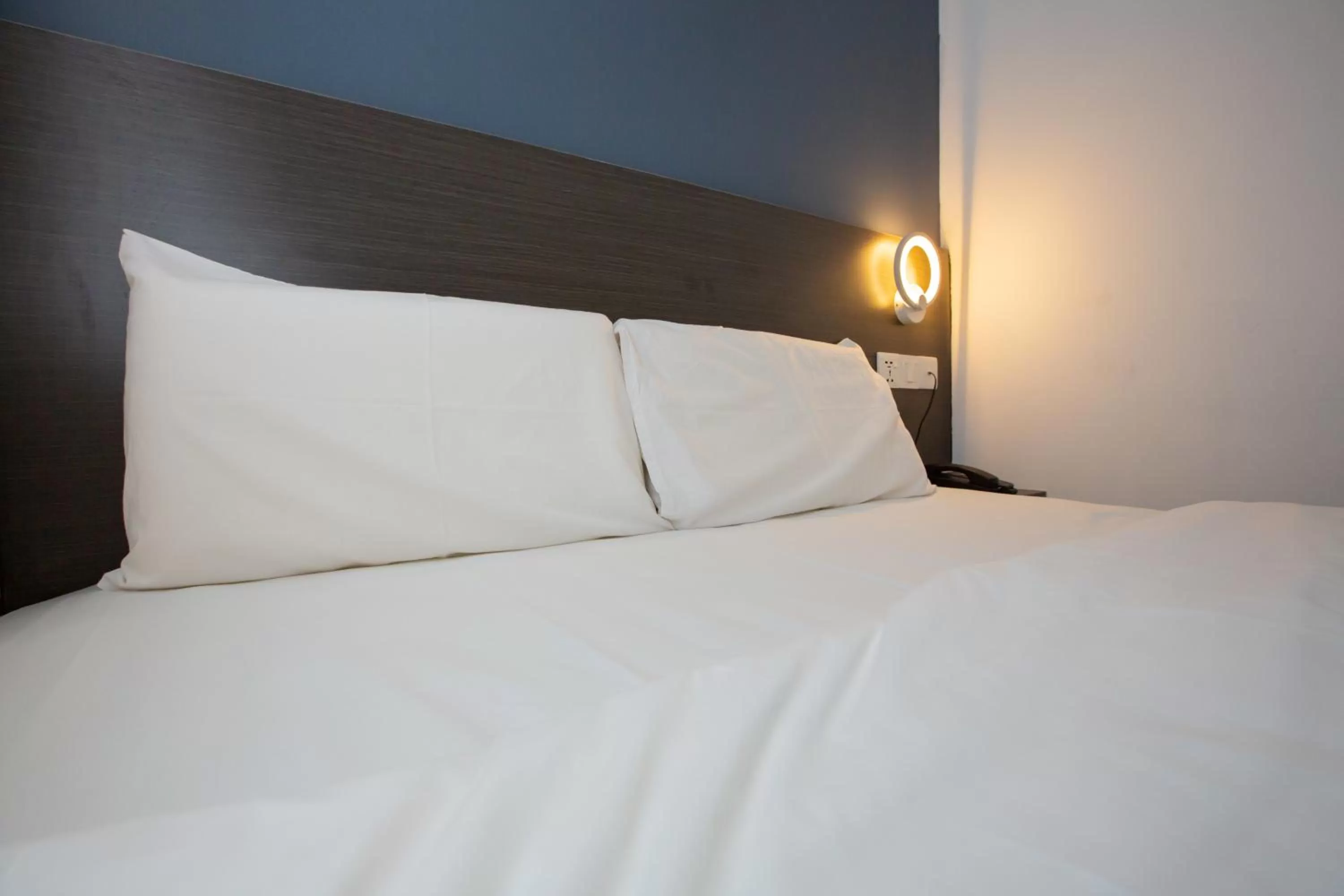 Bed in 1 Hotel Signature