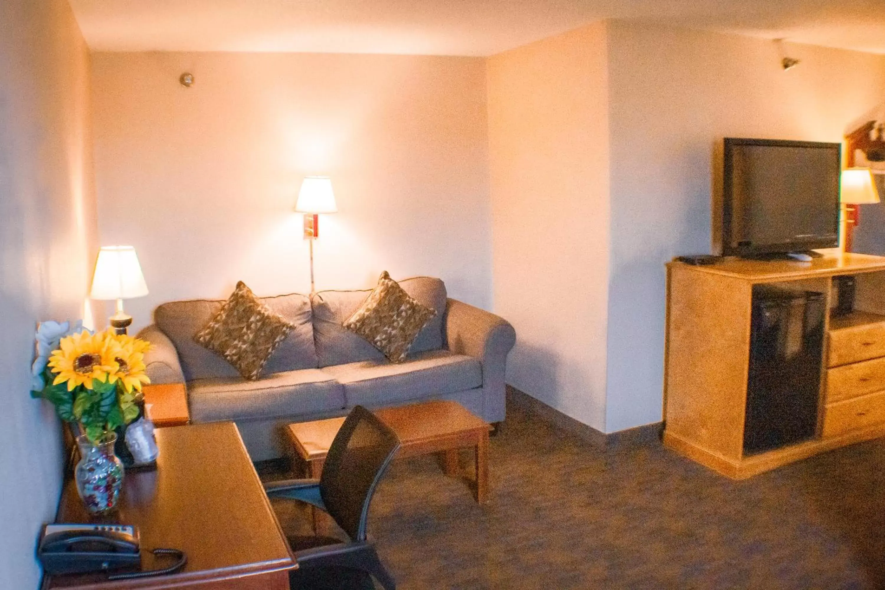 View (from property/room), Seating Area in Victorian Inn & Suites-York