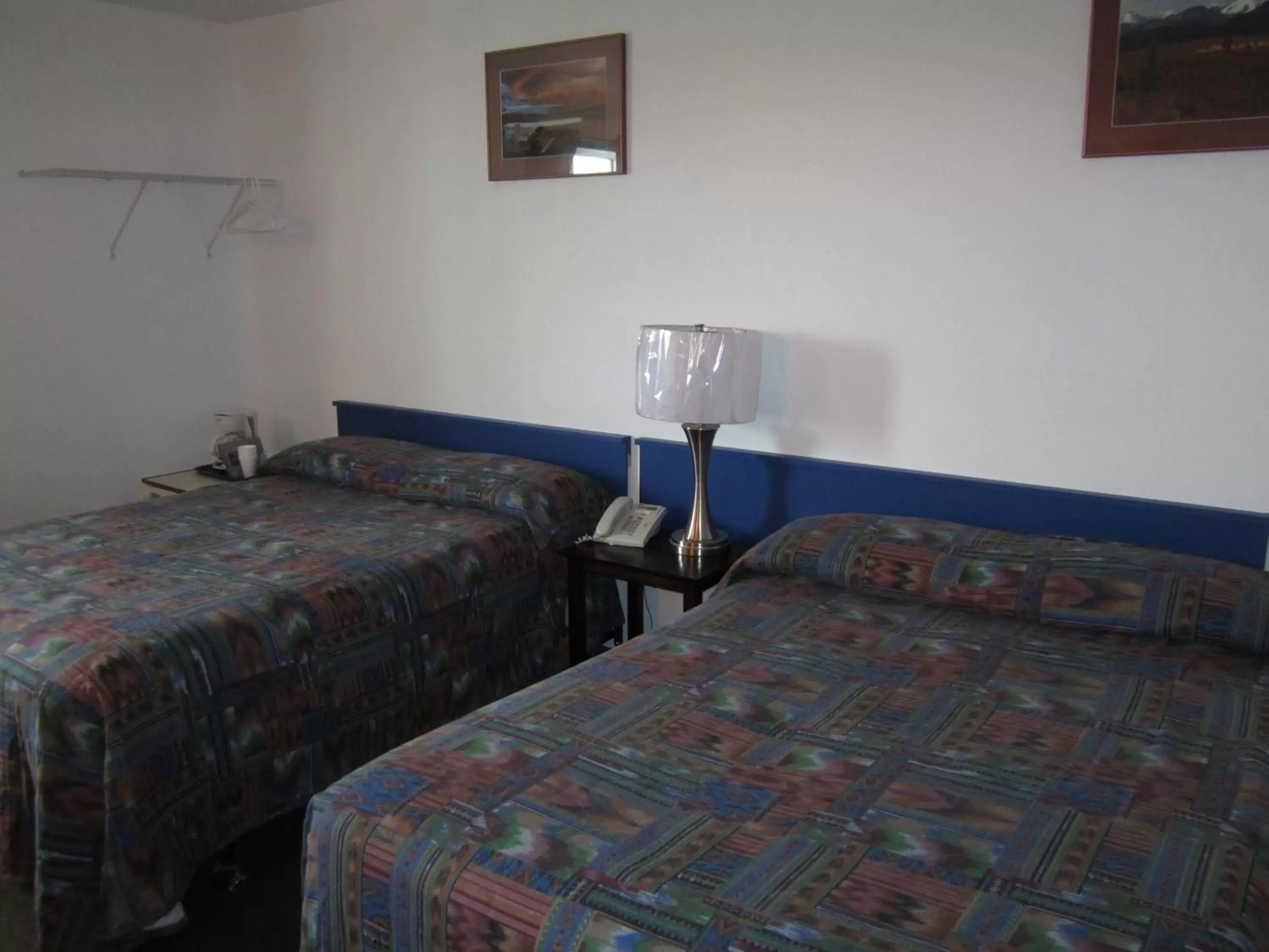 Bedroom, Bed in Nisutlin Trading Post Motel