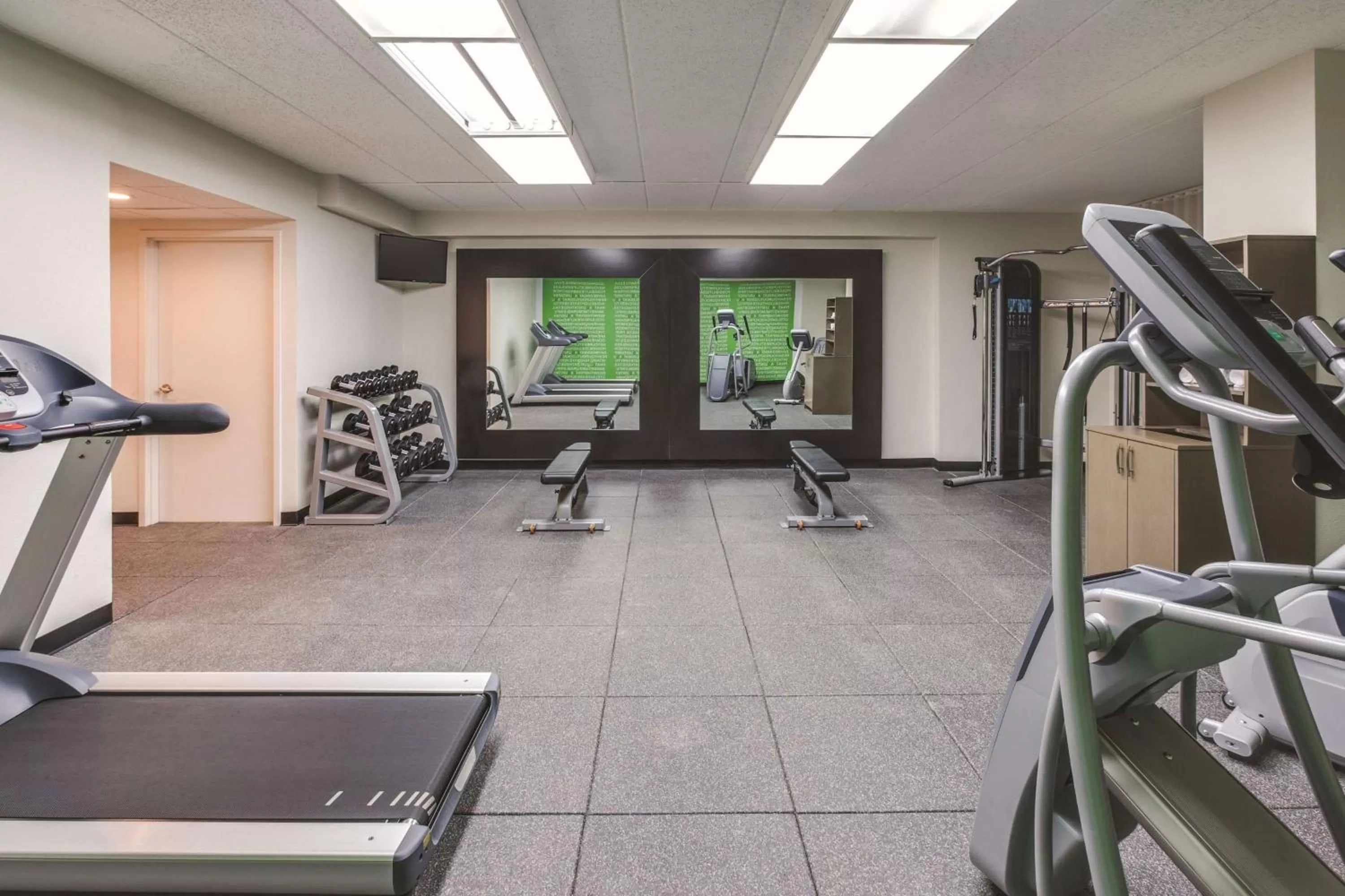 Fitness centre/facilities in La Quinta by Wyndham Philadelphia Airport