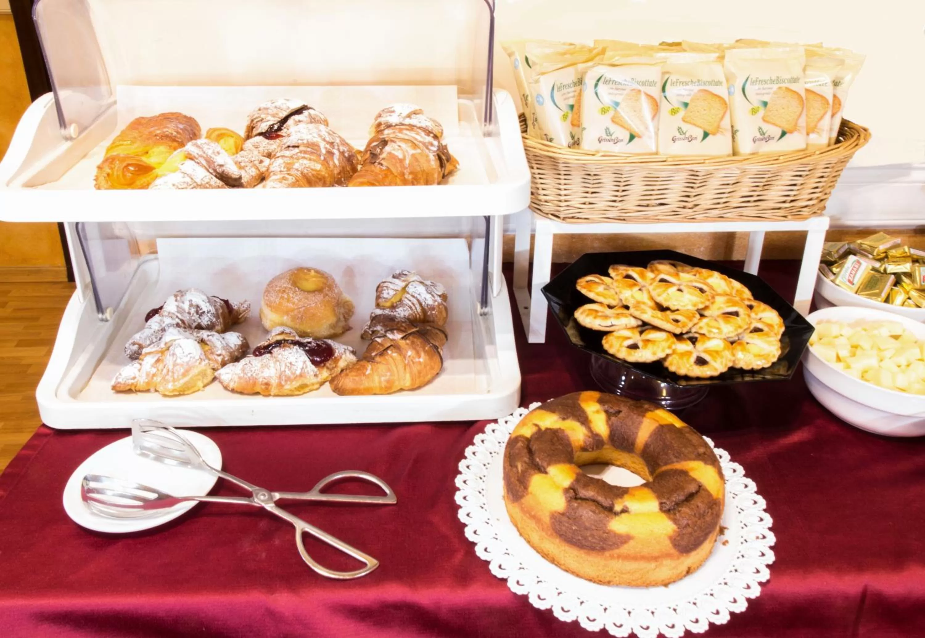 Buffet breakfast in Residenza Ki