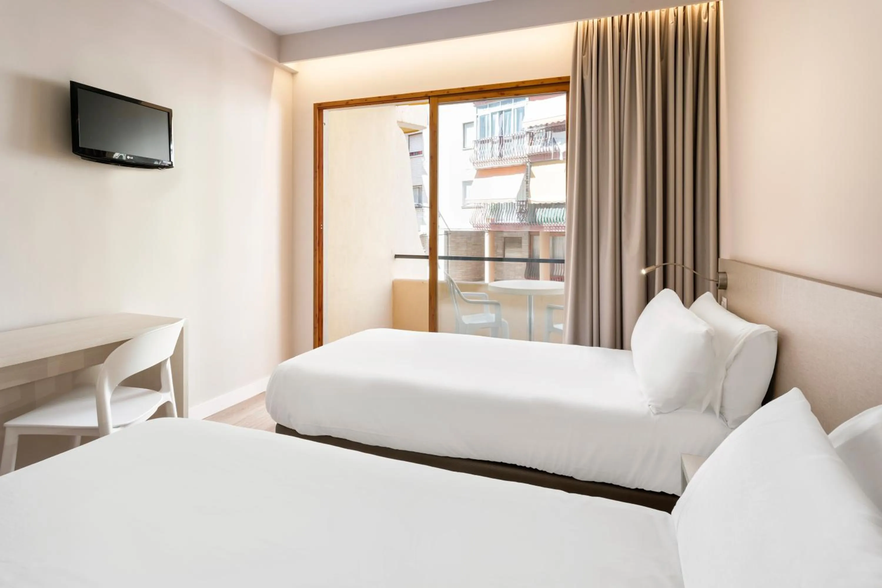 Photo of the whole room, Bed in Hotel Andalucía