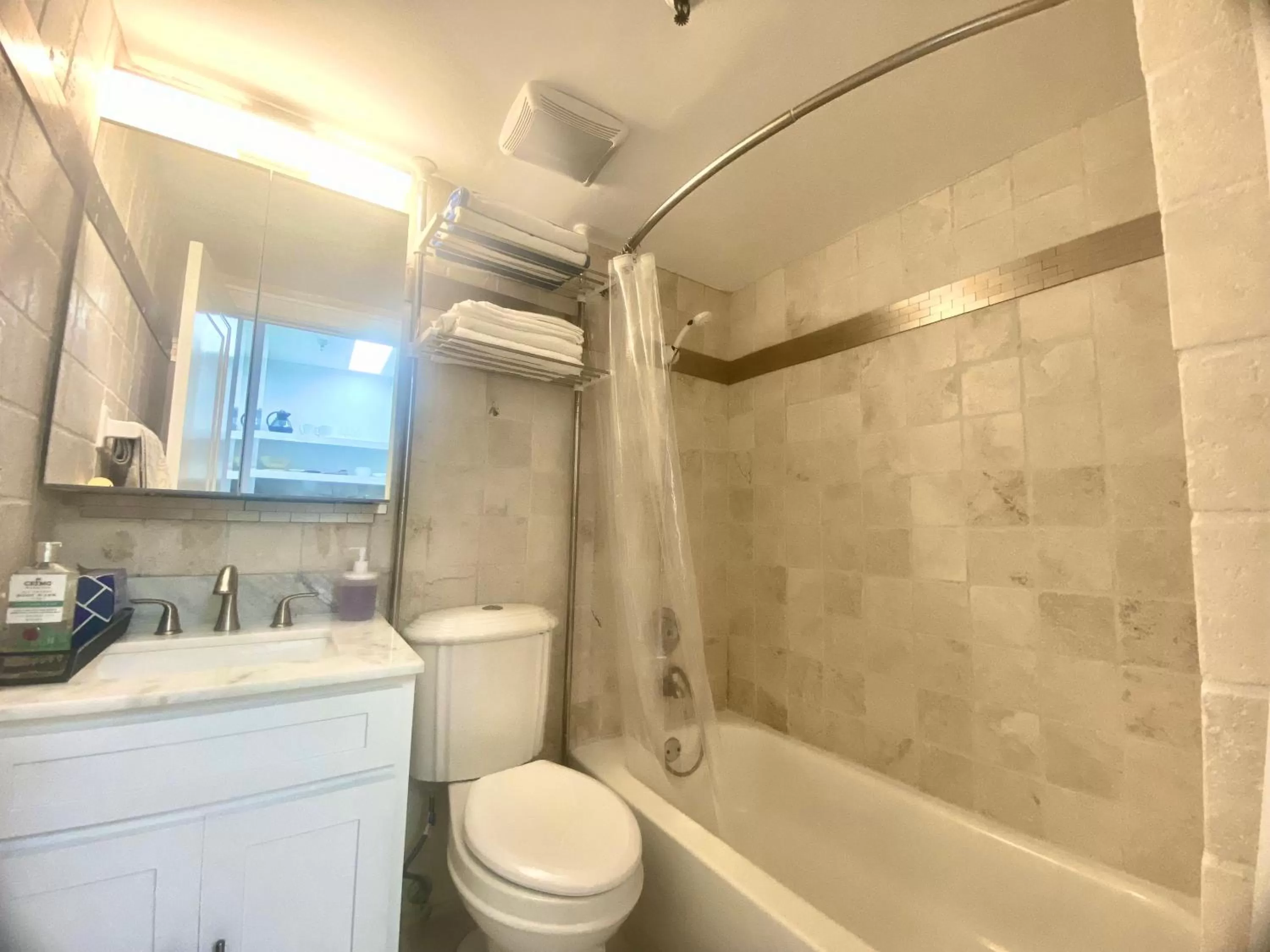 Shower in Tropicals of Palm Beach