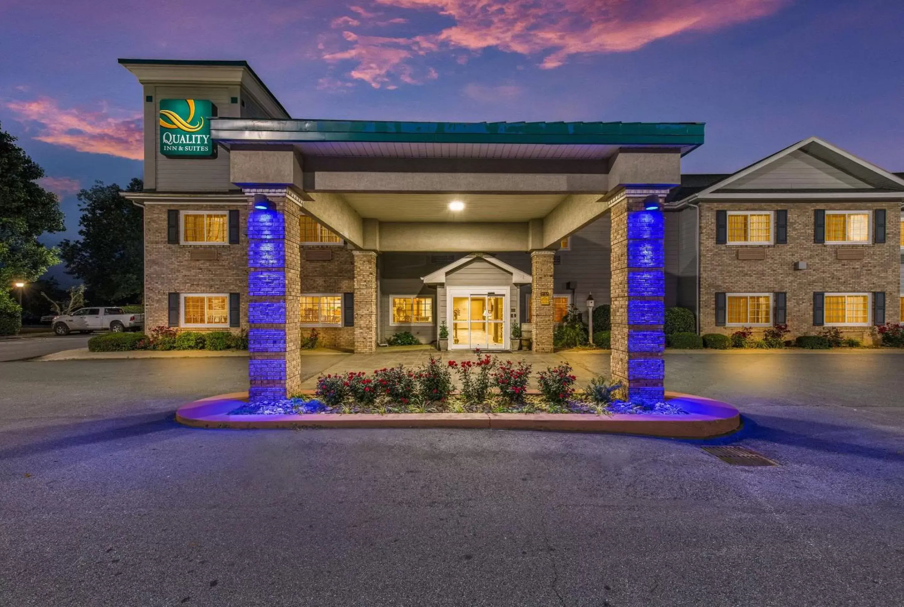 Property building in Quality Inn & Suites Hendersonville - Flat Rock