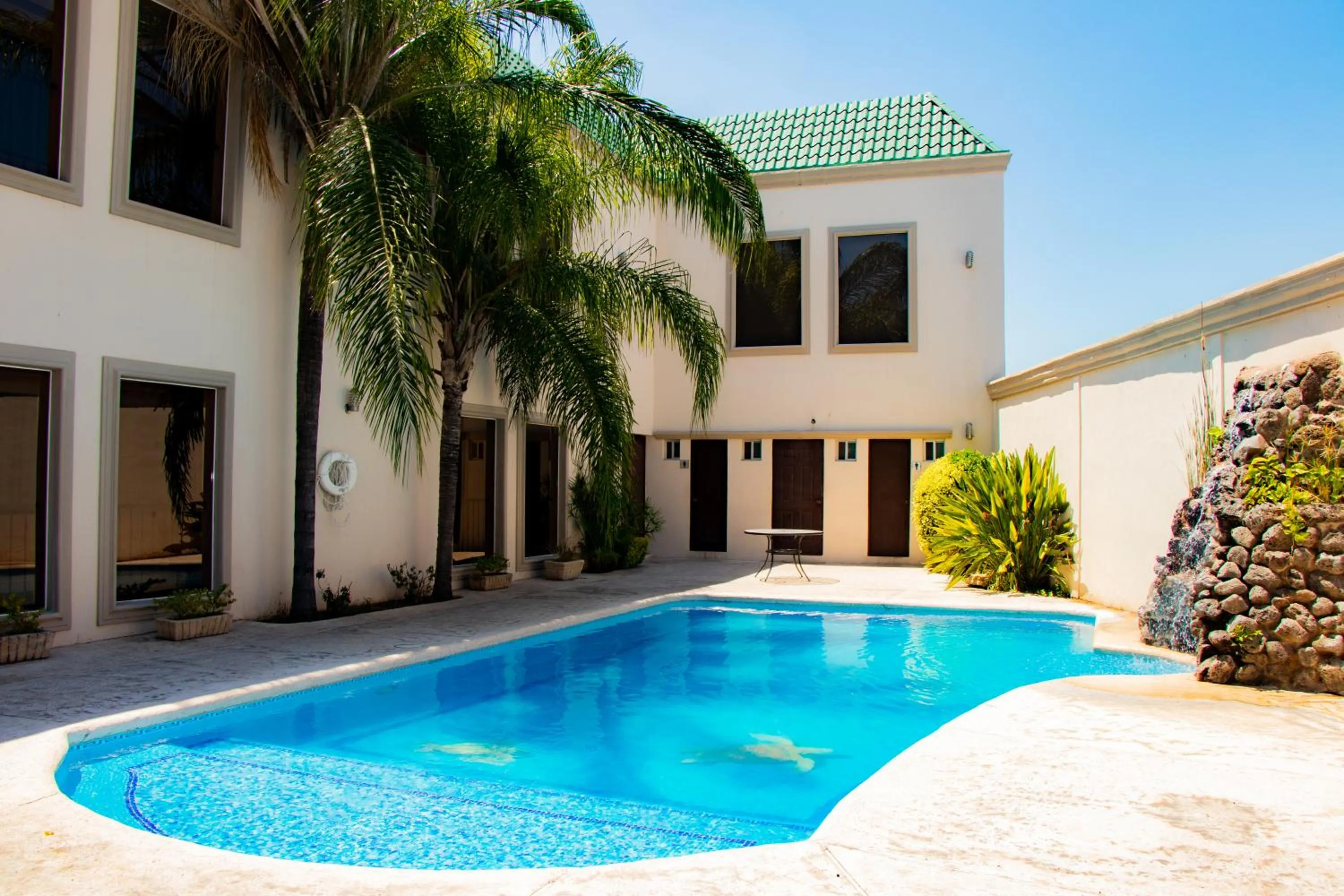 Swimming pool in Hotel Brio Inn