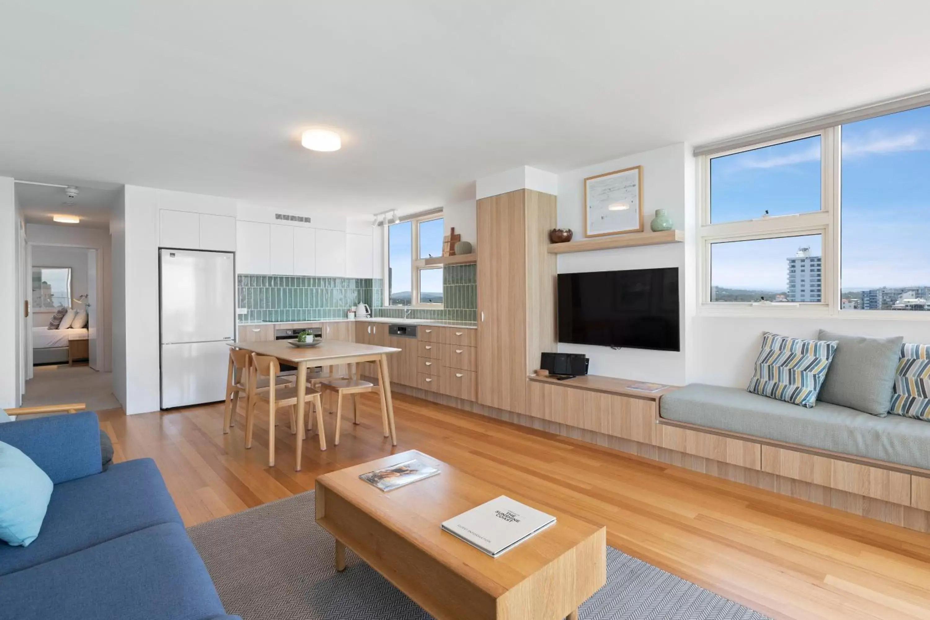 Kitchen or kitchenette, Seating Area in 84 The Spit Holiday Apartments