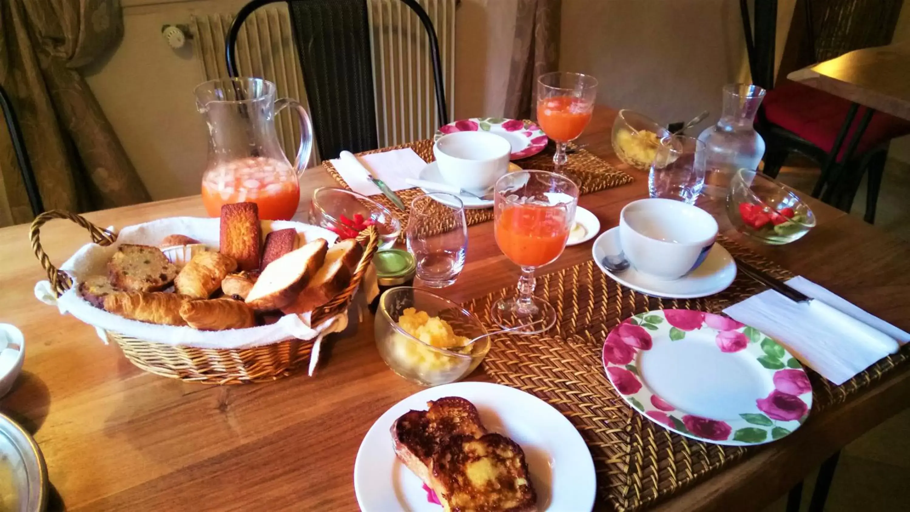 Breakfast in La Bergerie Du Moulin