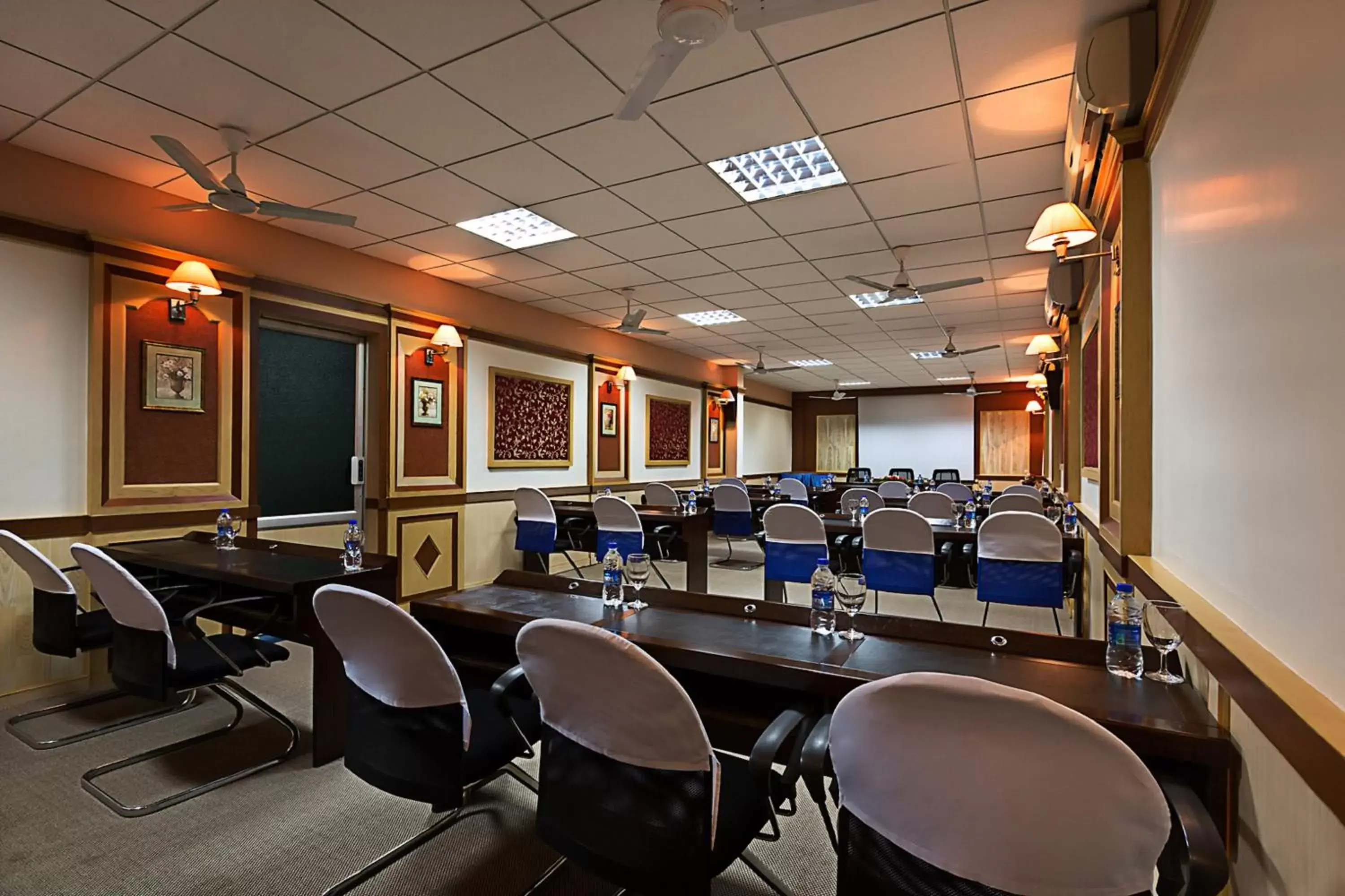 Business facilities, Business Area/Conference Room in Ideal Beach Resort