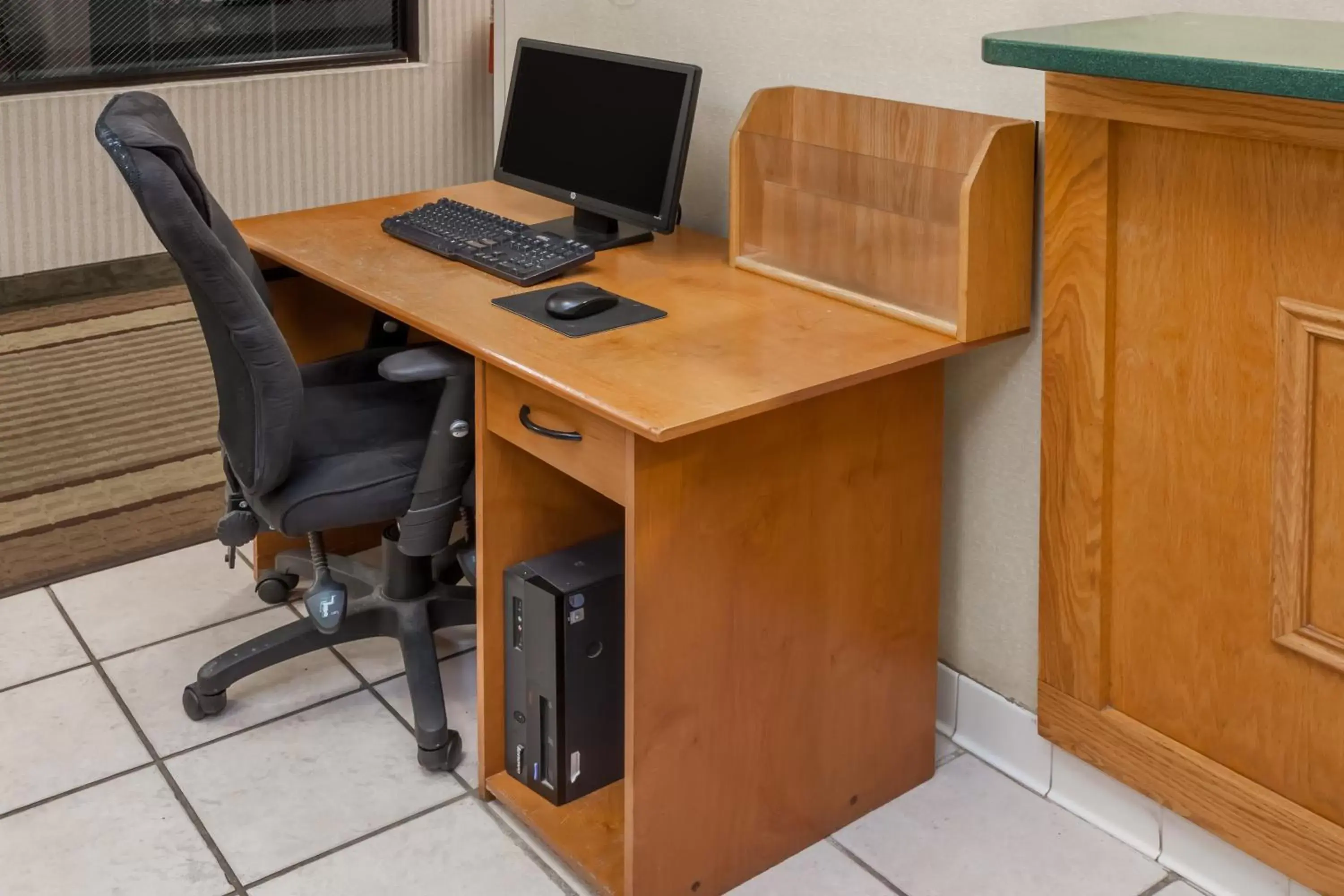 Super 8 by Wyndham Huntington Super 8 by Wyndham Huntington