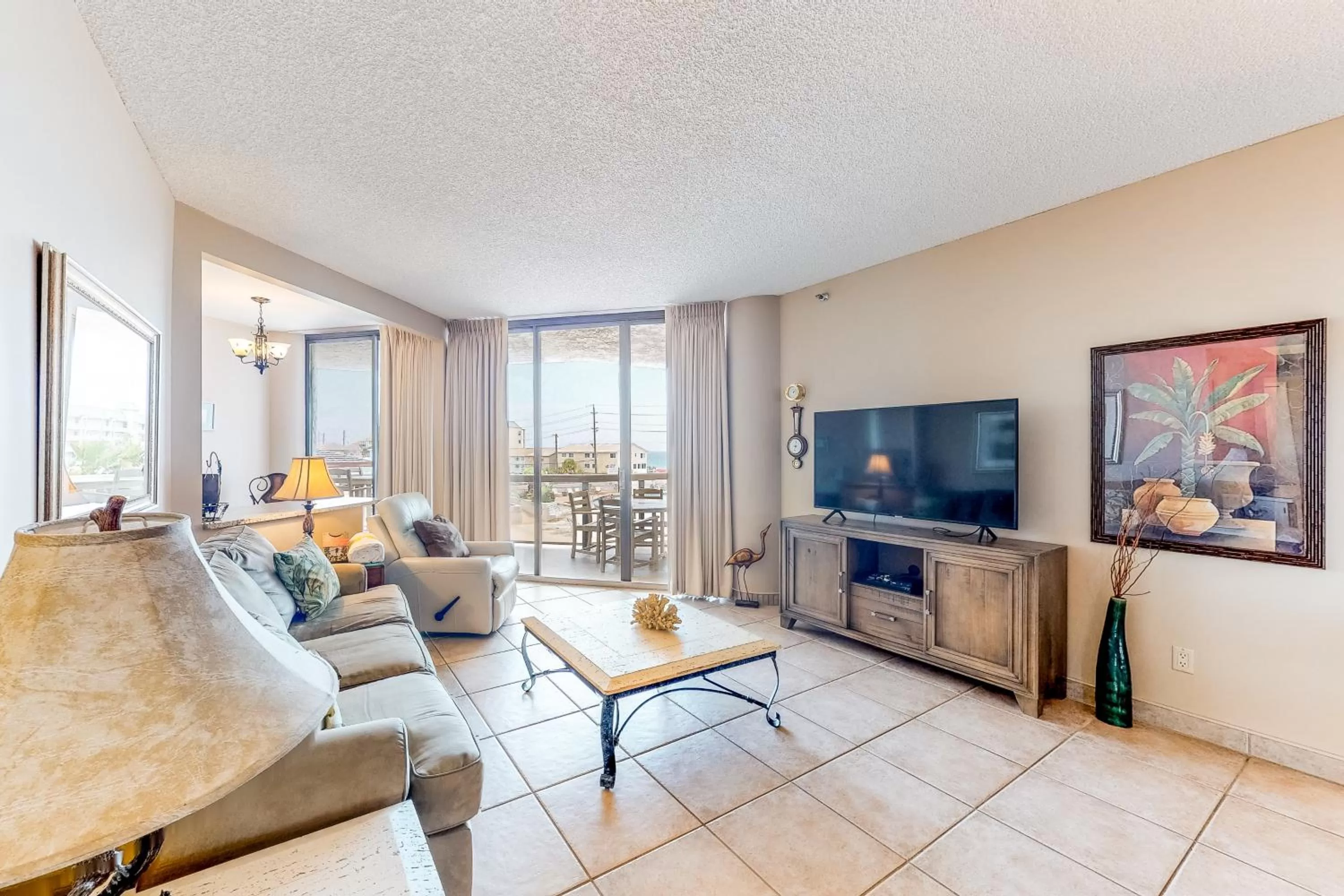 Two Bedroom Apartment  in Surfside Resort by Vacasa