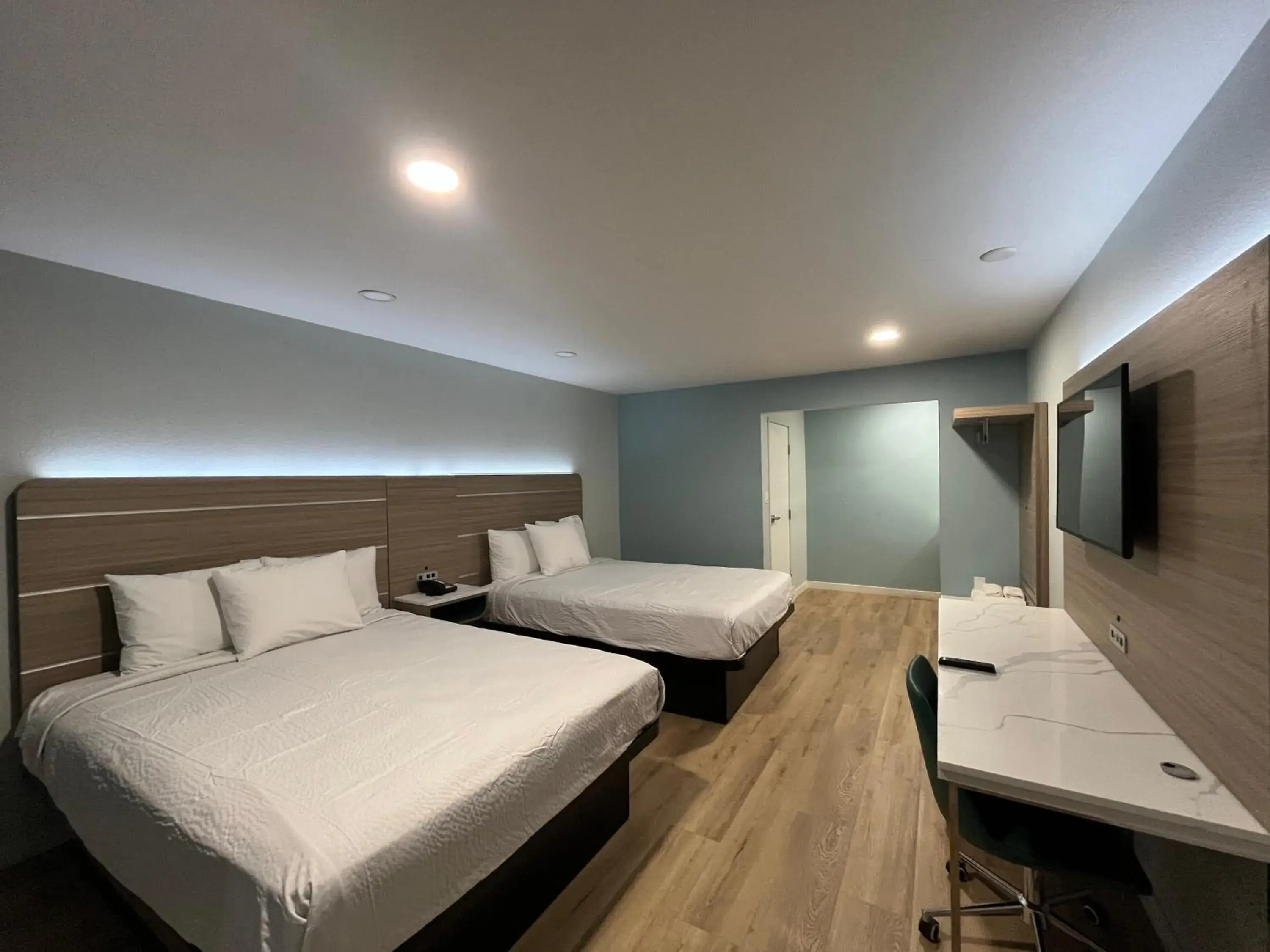 Bed in Lemon Tree Motel Bed in Lemon Tree Motel