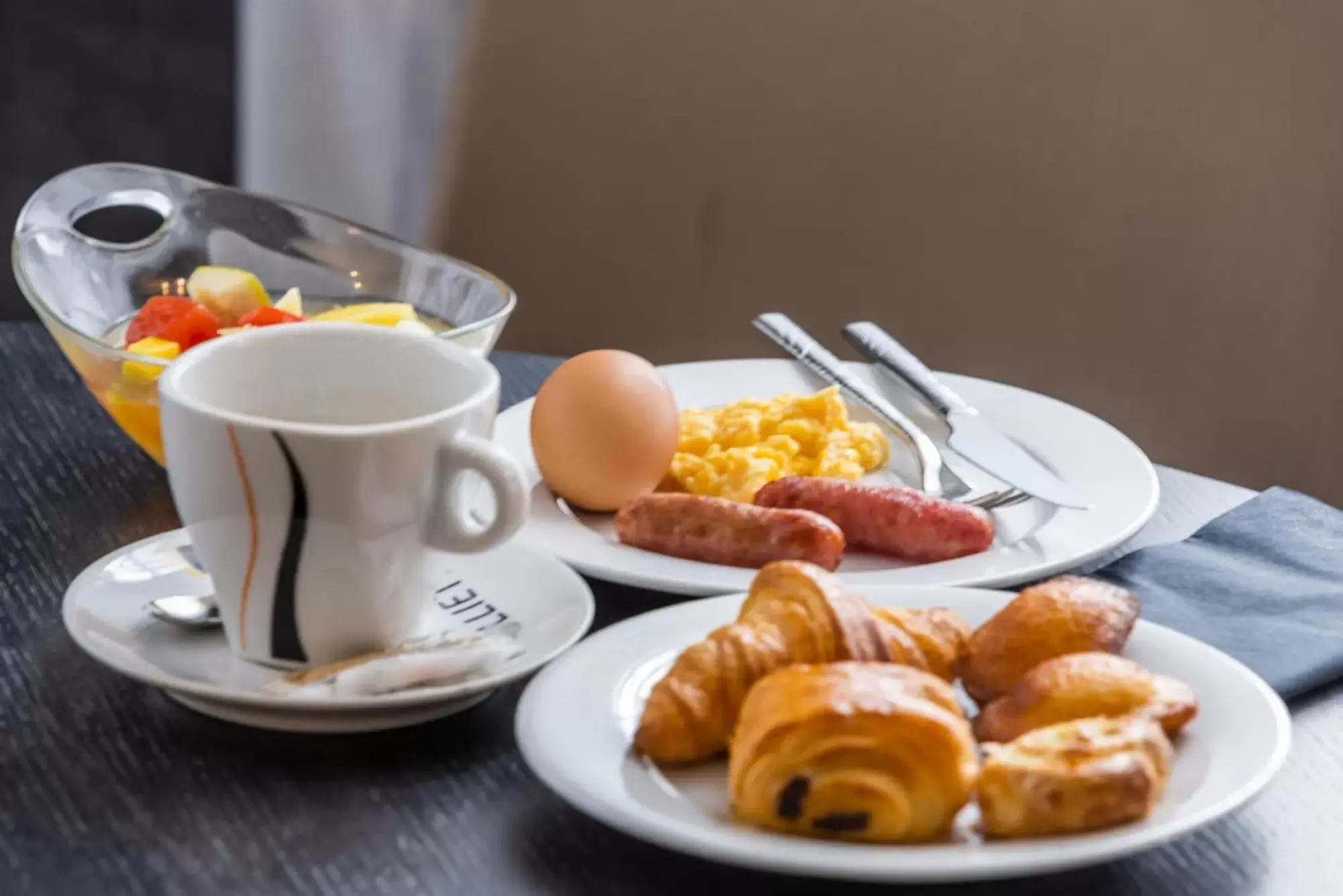 Breakfast in Hôtel De Brunville & Spa