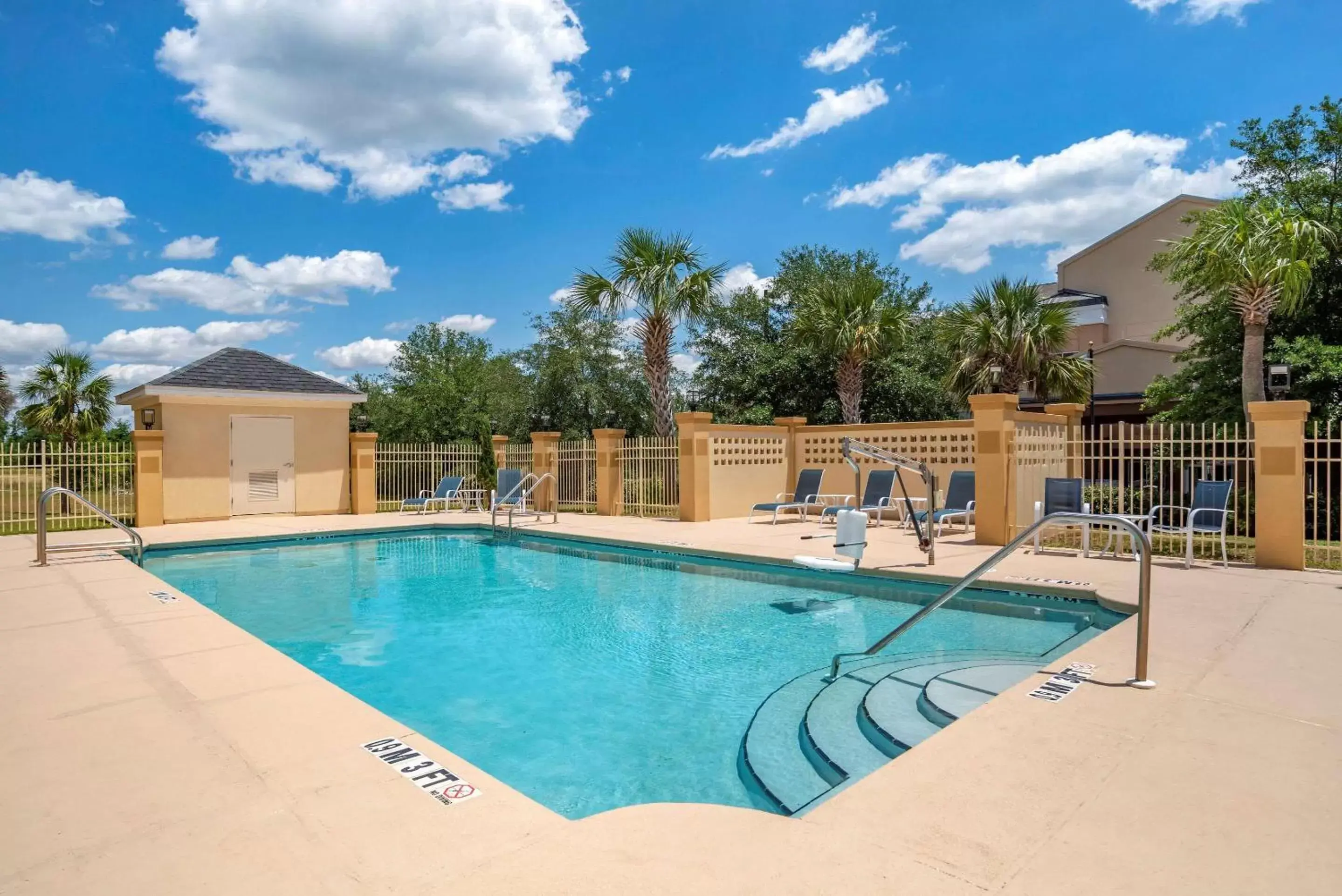 Swimming Pool in Comfort Inn & Suites Marianna I-10