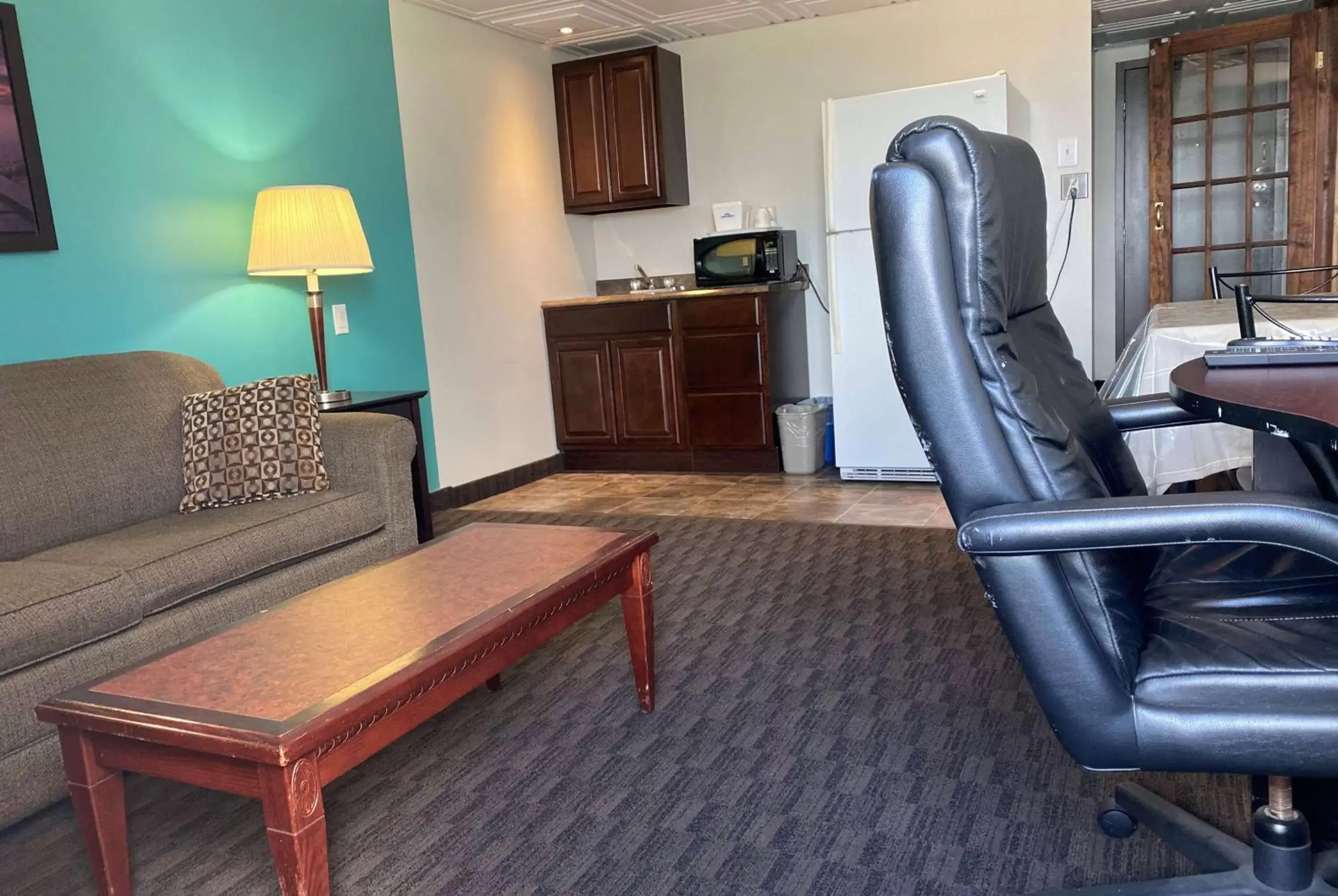 Photo of the whole room, Seating Area in Travelodge by Wyndham Miramichi New Brunswick