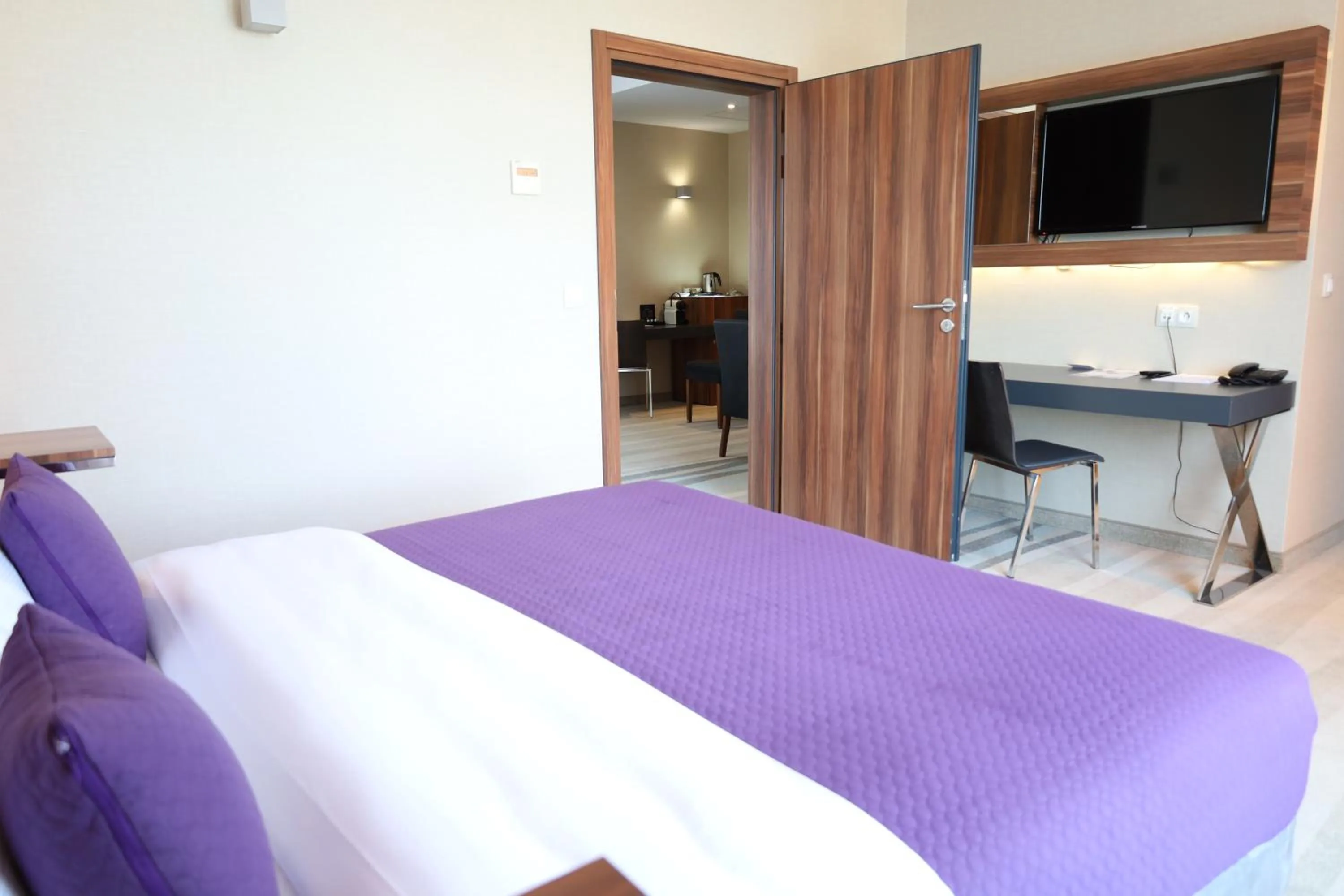 Bedroom, Bed in Warsaw Plaza Hotel