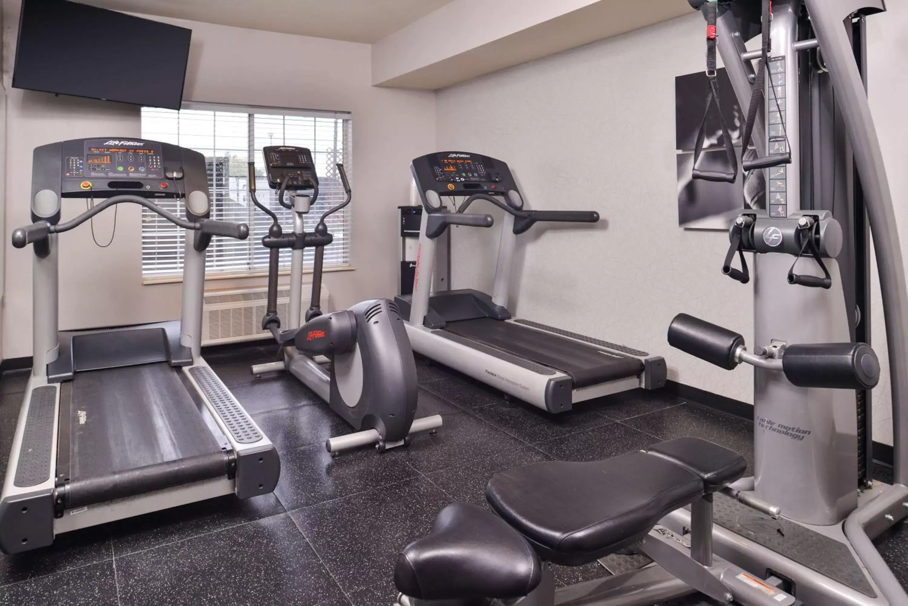 Activities, Fitness Center/Facilities in Country Inn & Suites by Radisson, Omaha Airport, IA