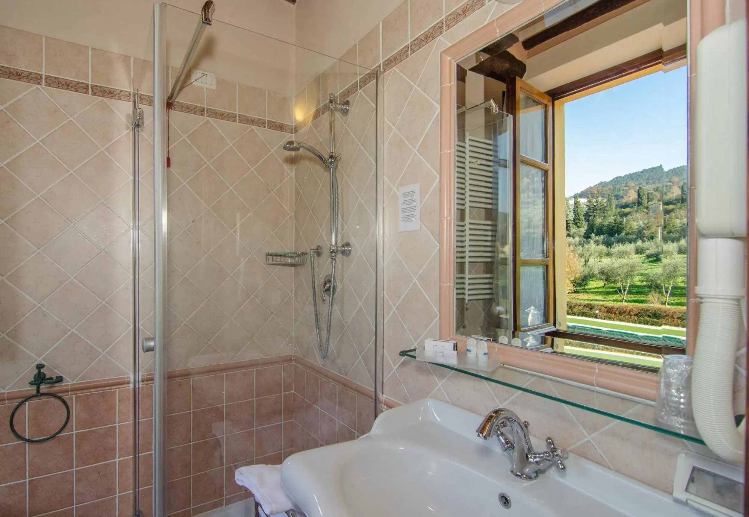 Bathroom in Hotel Villa Cheli