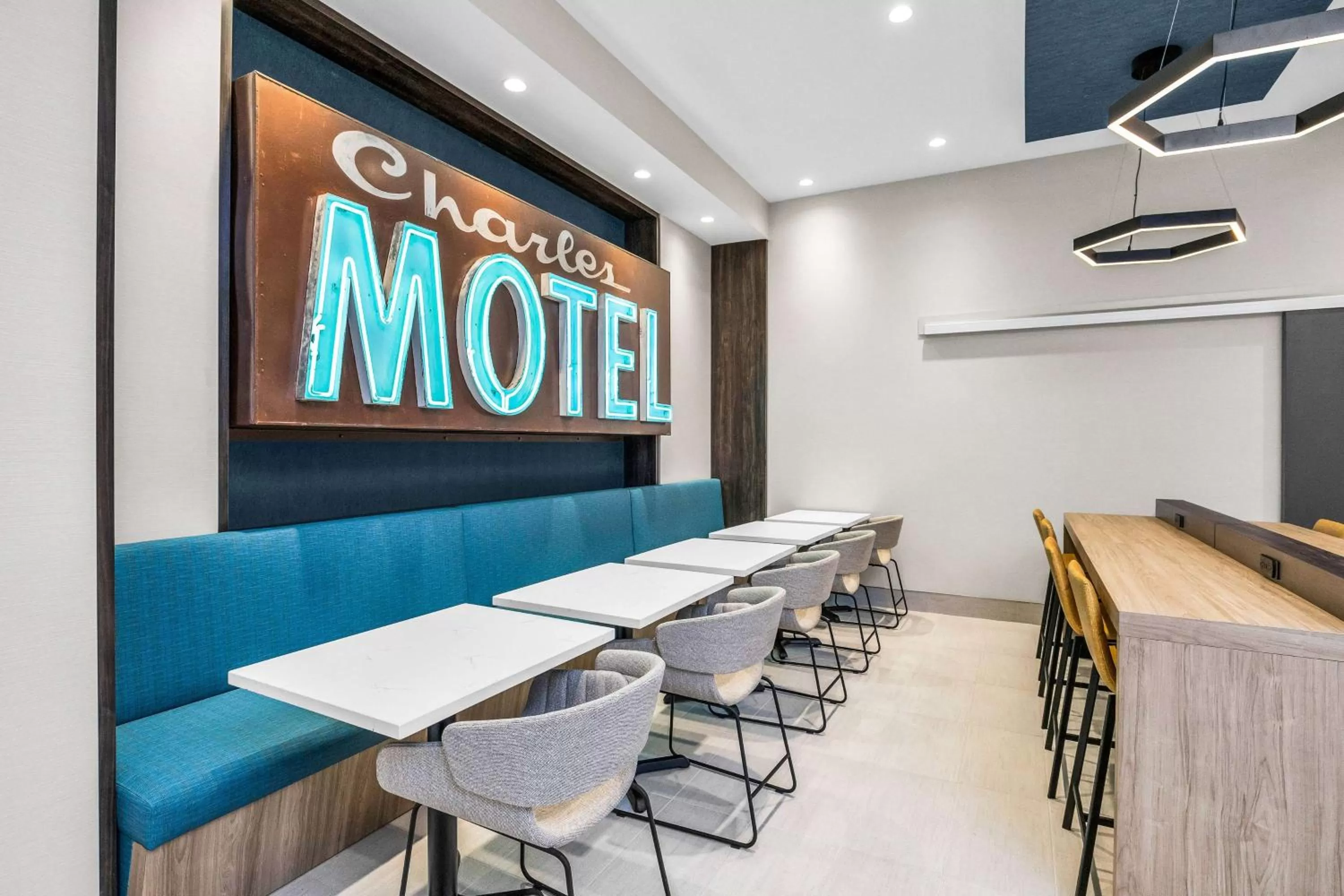 Restaurant/places to eat in La Quinta Inn & Suites by Wyndham San Jose Airport-Downtown