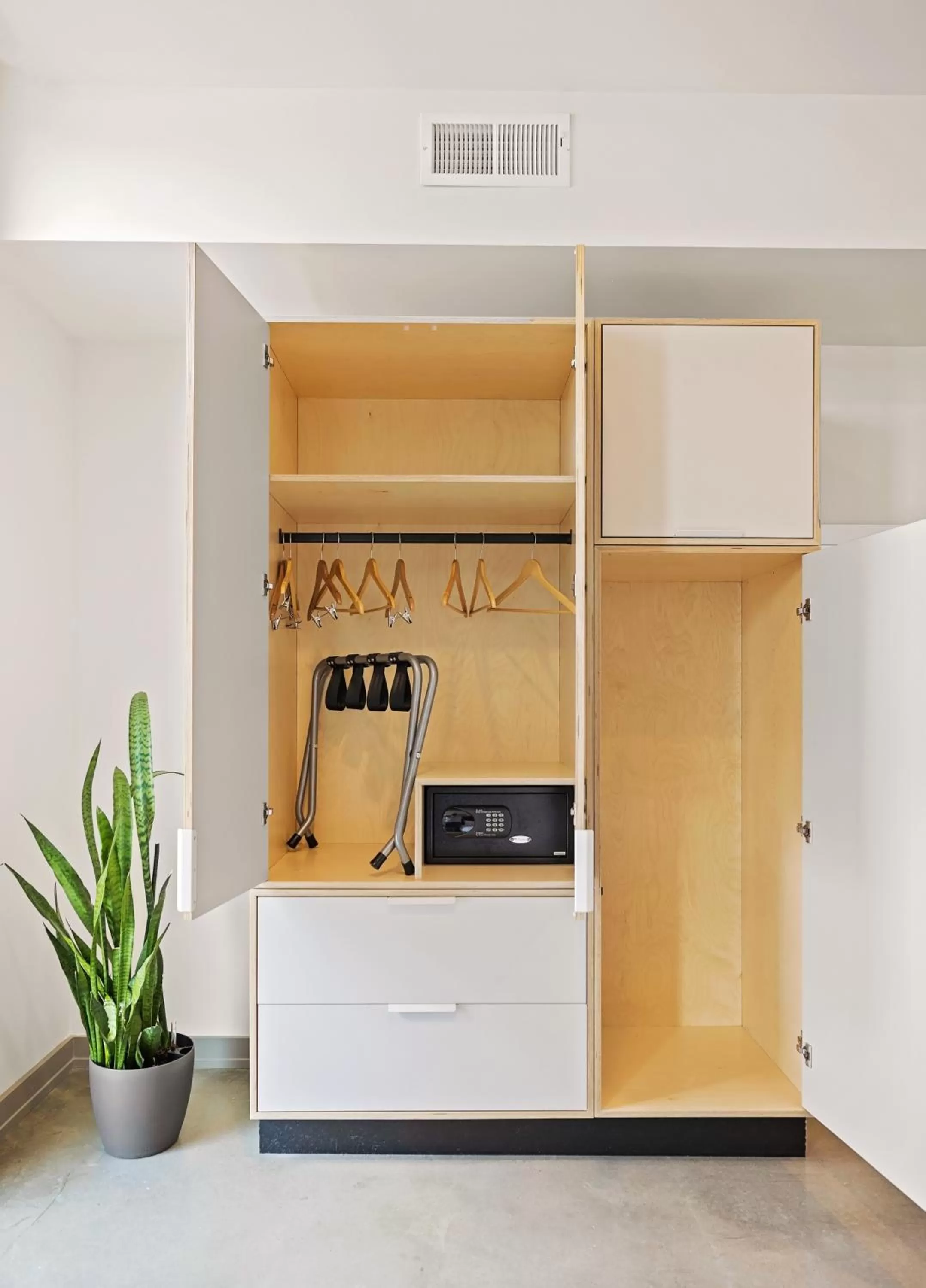 wardrobe in Placemakr Wedgewood-Houston - South Nashville