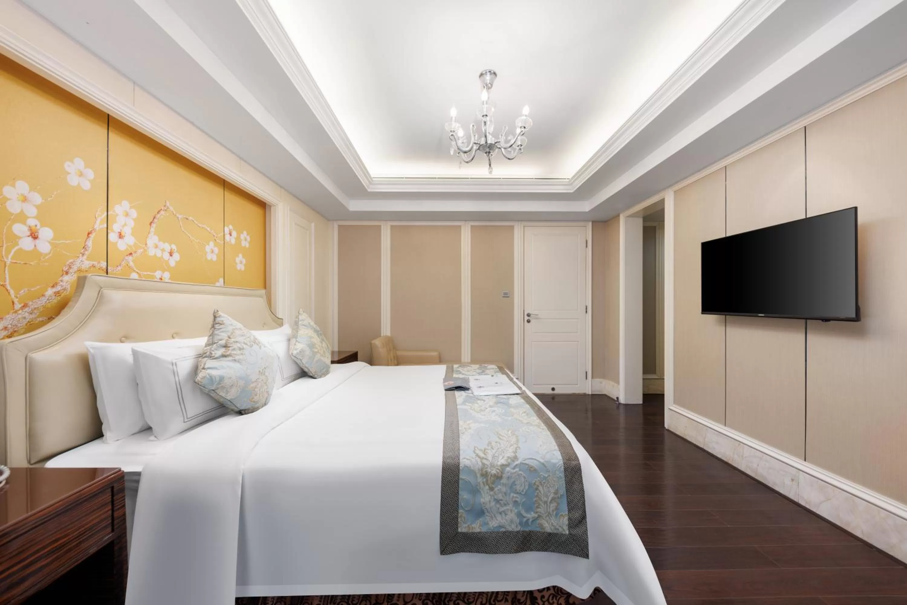 Photo of the whole room, Bed in Sunflower Hotel &Residence, Futian Port Branch