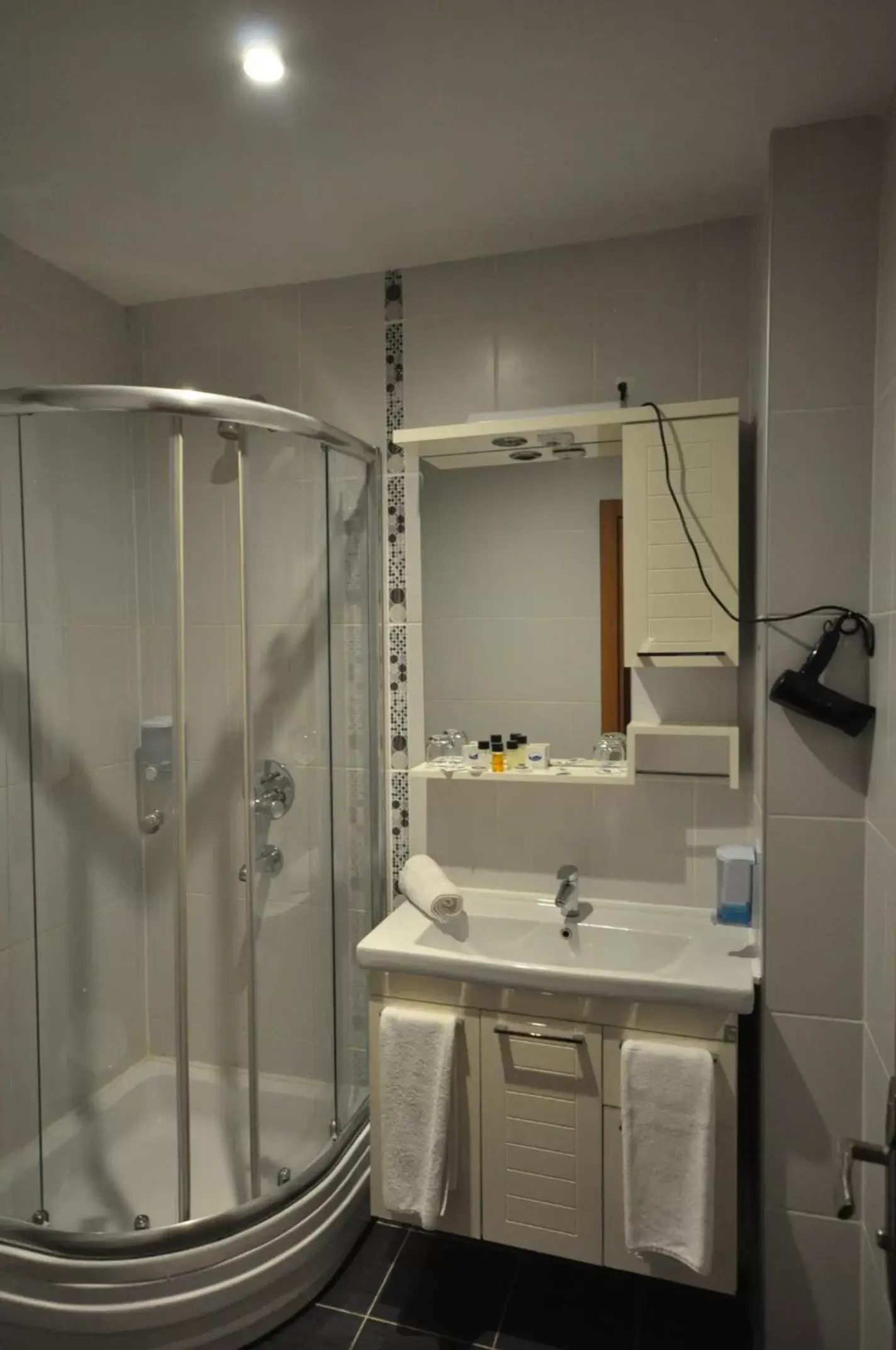 Bathroom in Retropera Hotel