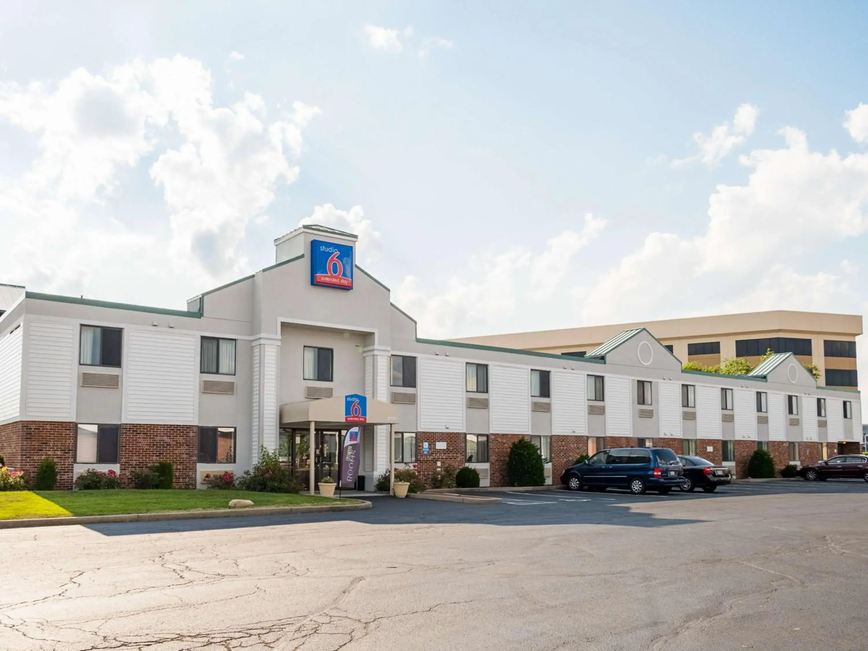 Property building in Studio 6-Miamisburg, OH - Dayton Property building in Studio 6-Miamisburg, OH - Dayton