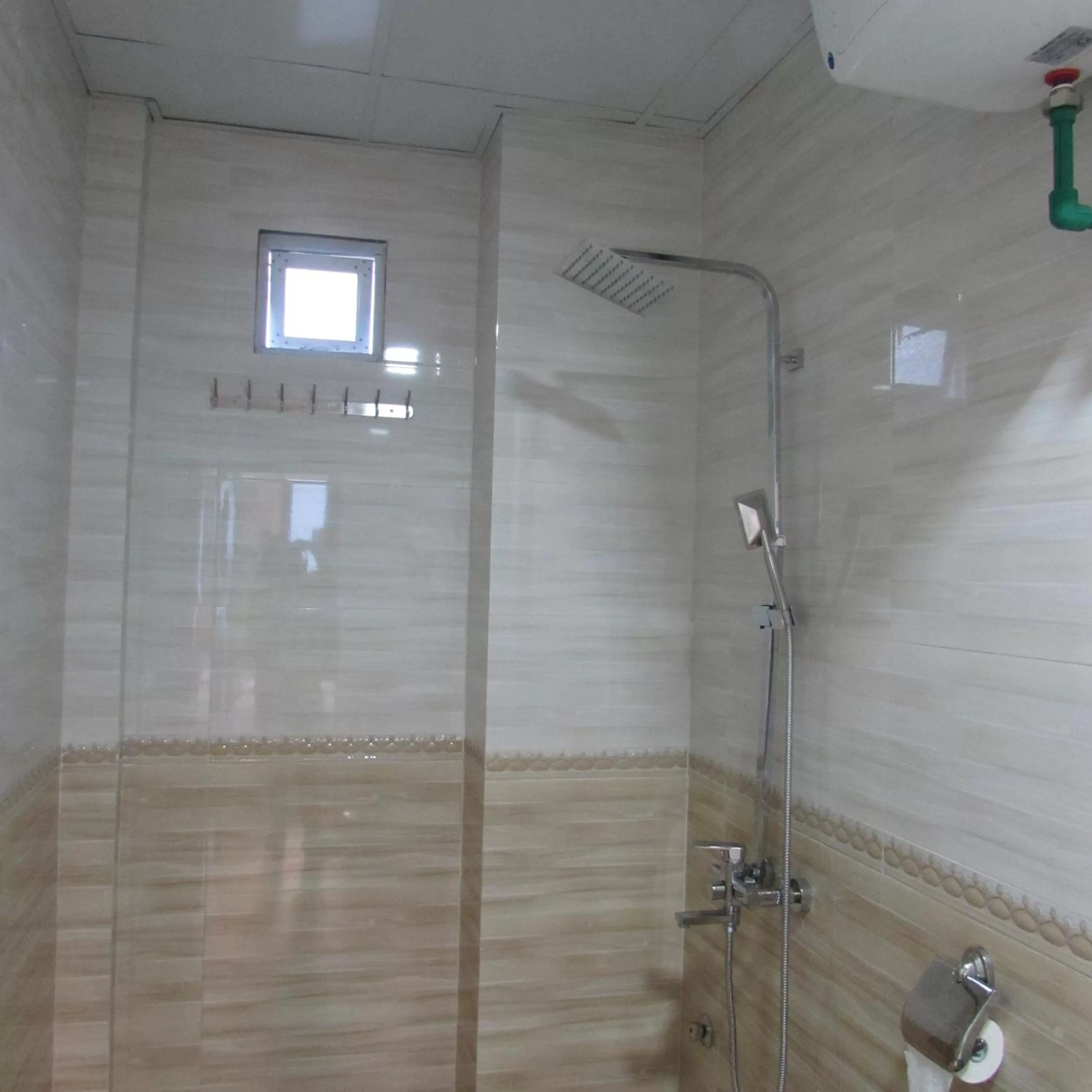 Bathroom in Viet Nhat Halong Hotel - Bai Chay