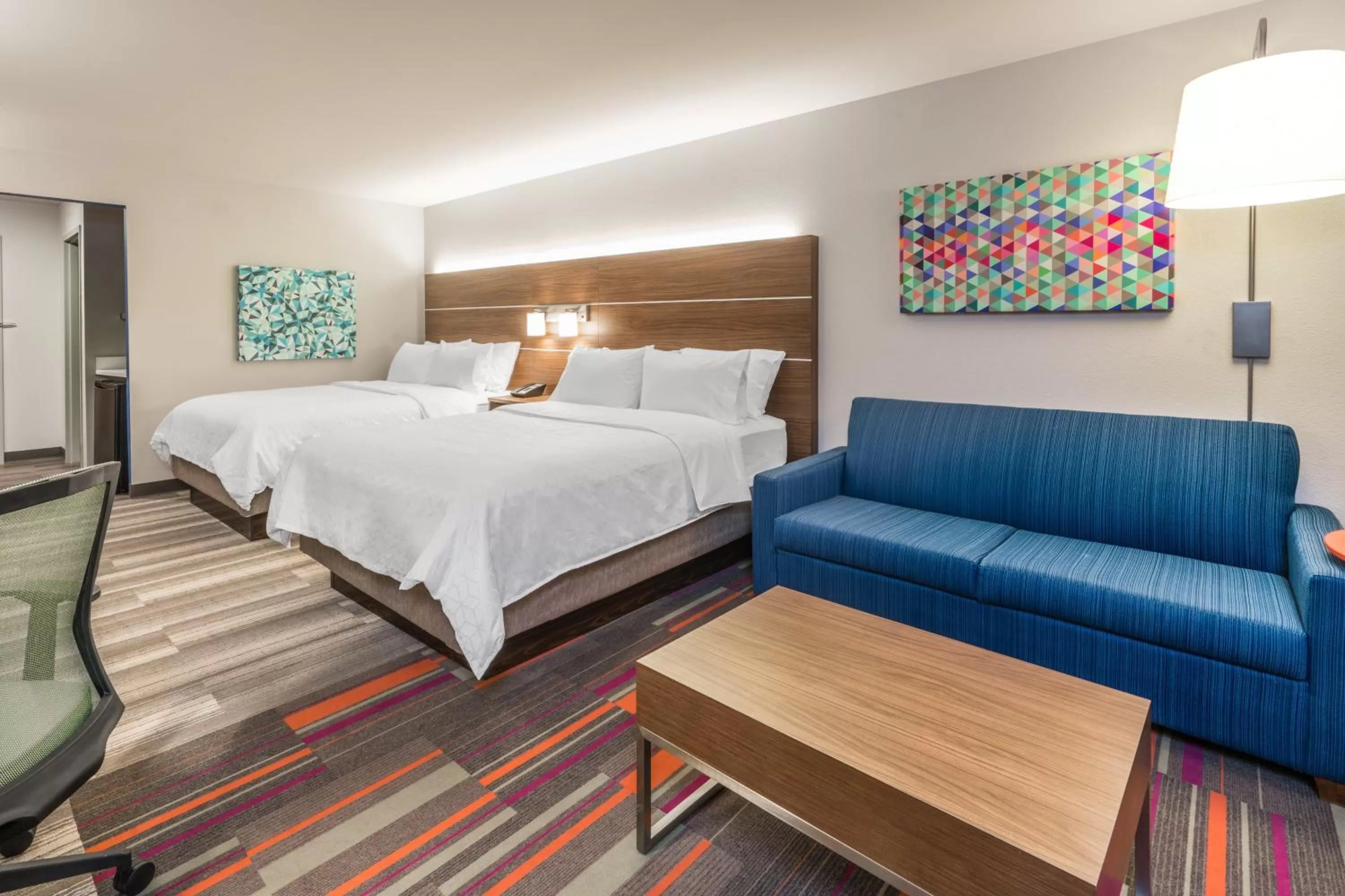 Photo of the whole room, Bed in Holiday Inn Express & Suites Lake Havasu - London Bridge by IHG