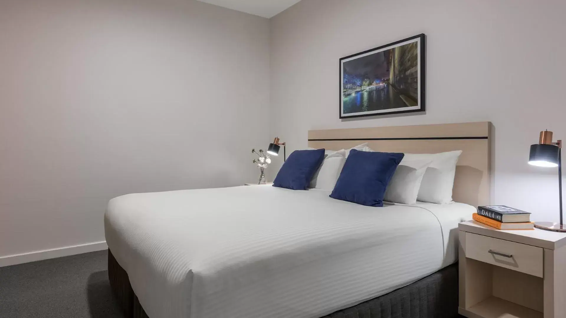 Bed in Oaks Melbourne on Market Hotel Bed in Oaks Melbourne on Market Hotel