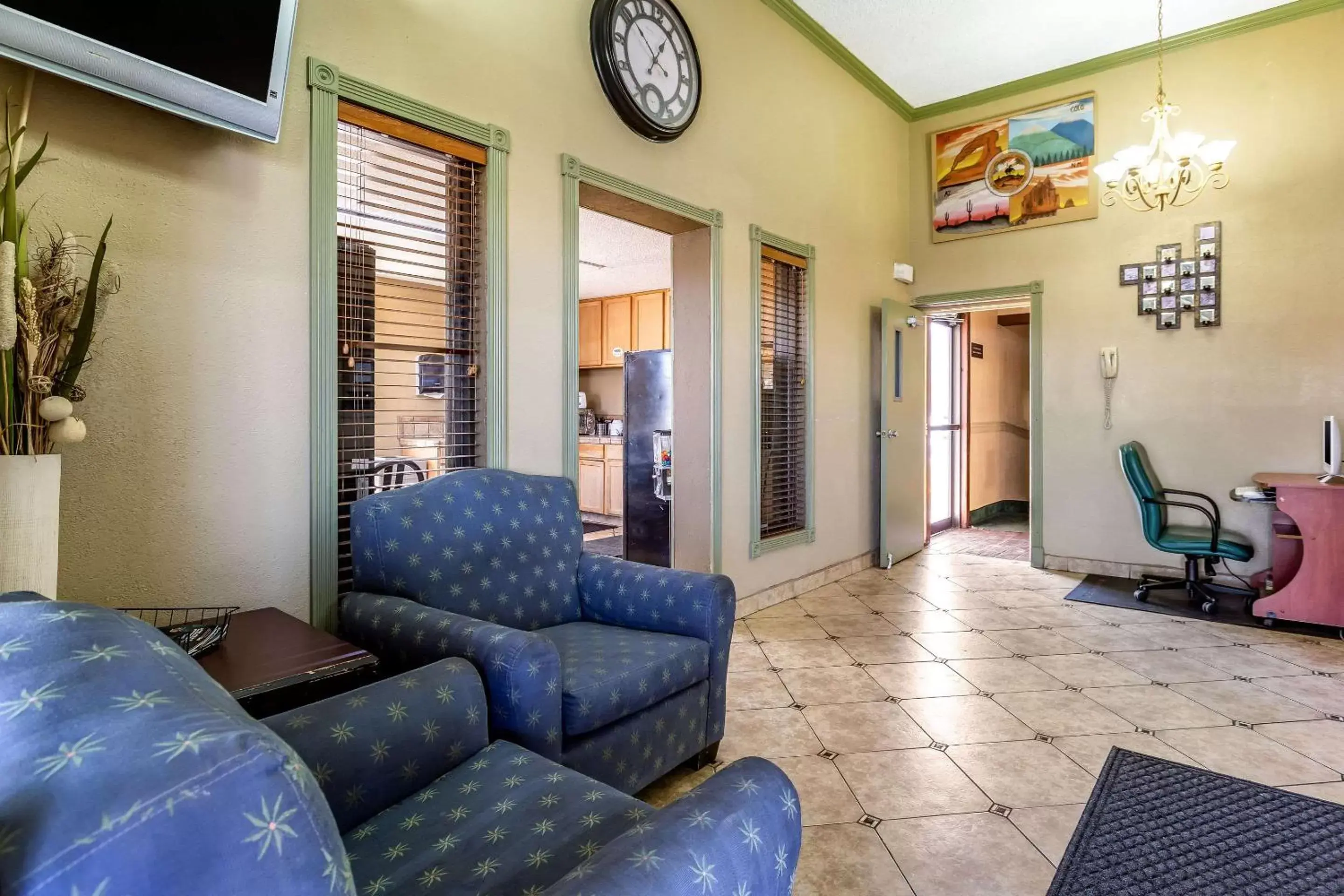 Lobby or reception, Seating Area in Rodeway Inn Farmington