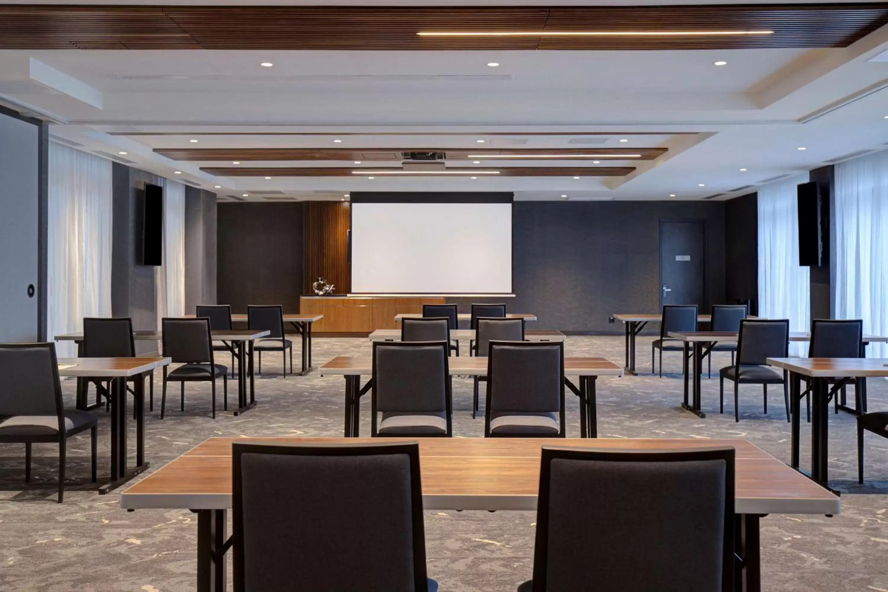 Meeting/conference room in Hampton Inn Montreal Downtown, Qc