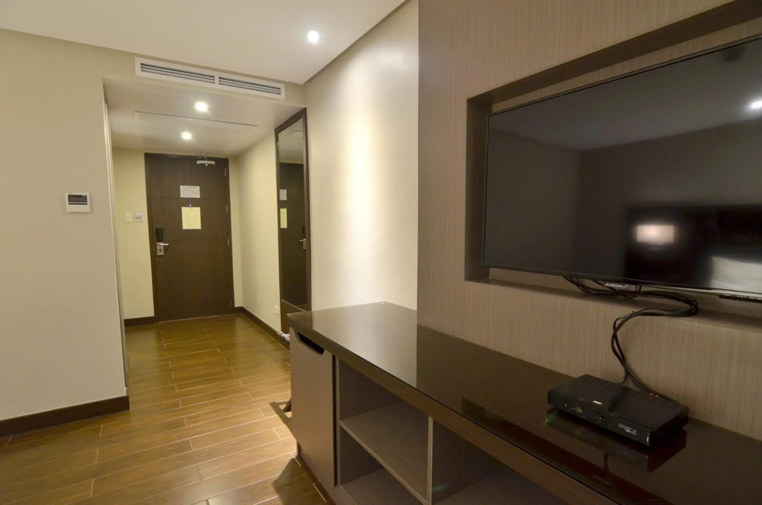 TV/Entertainment Center in Pearl Garden Hotel