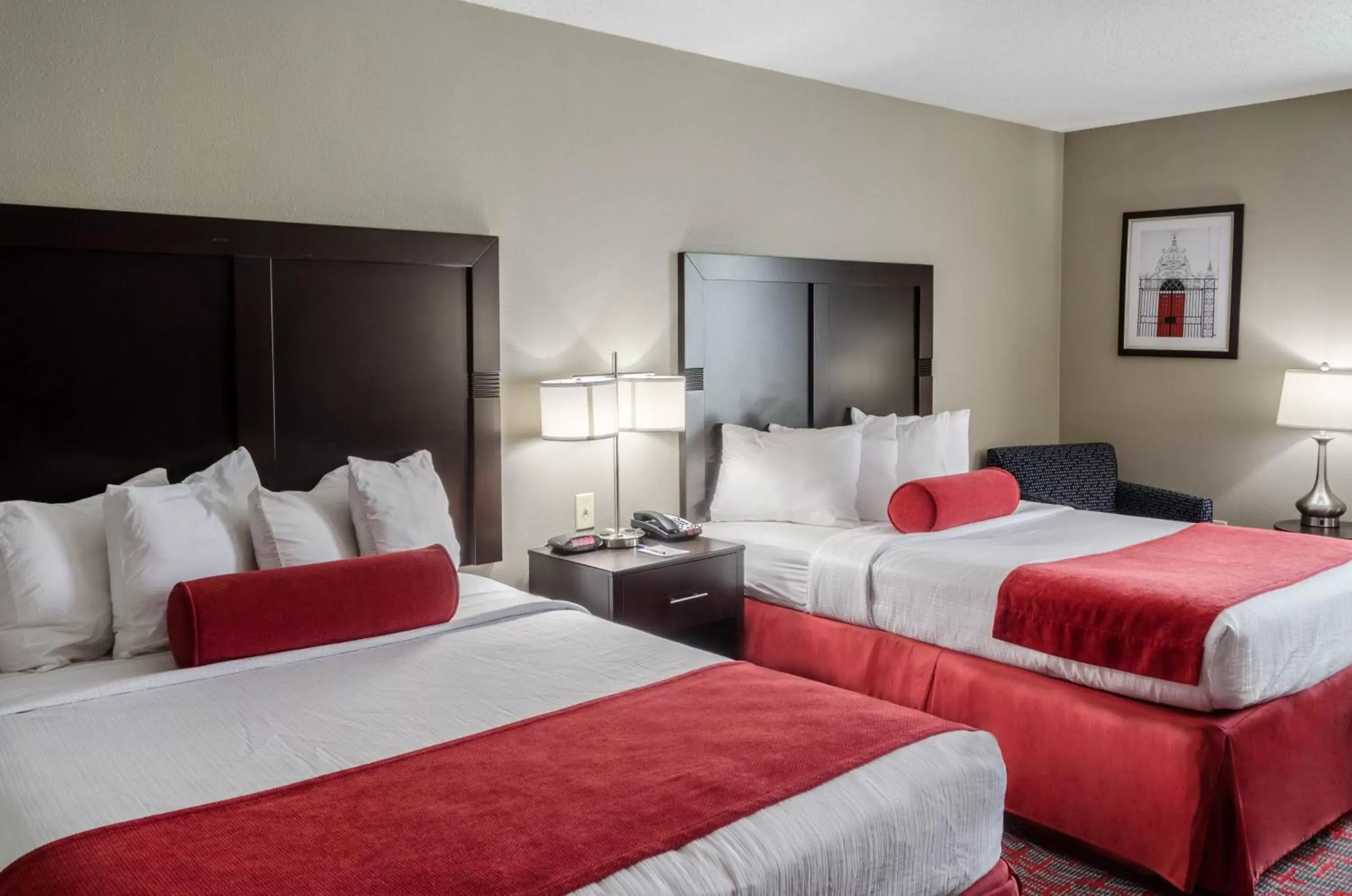 Bed in Best Western Airport Inn & Suites
