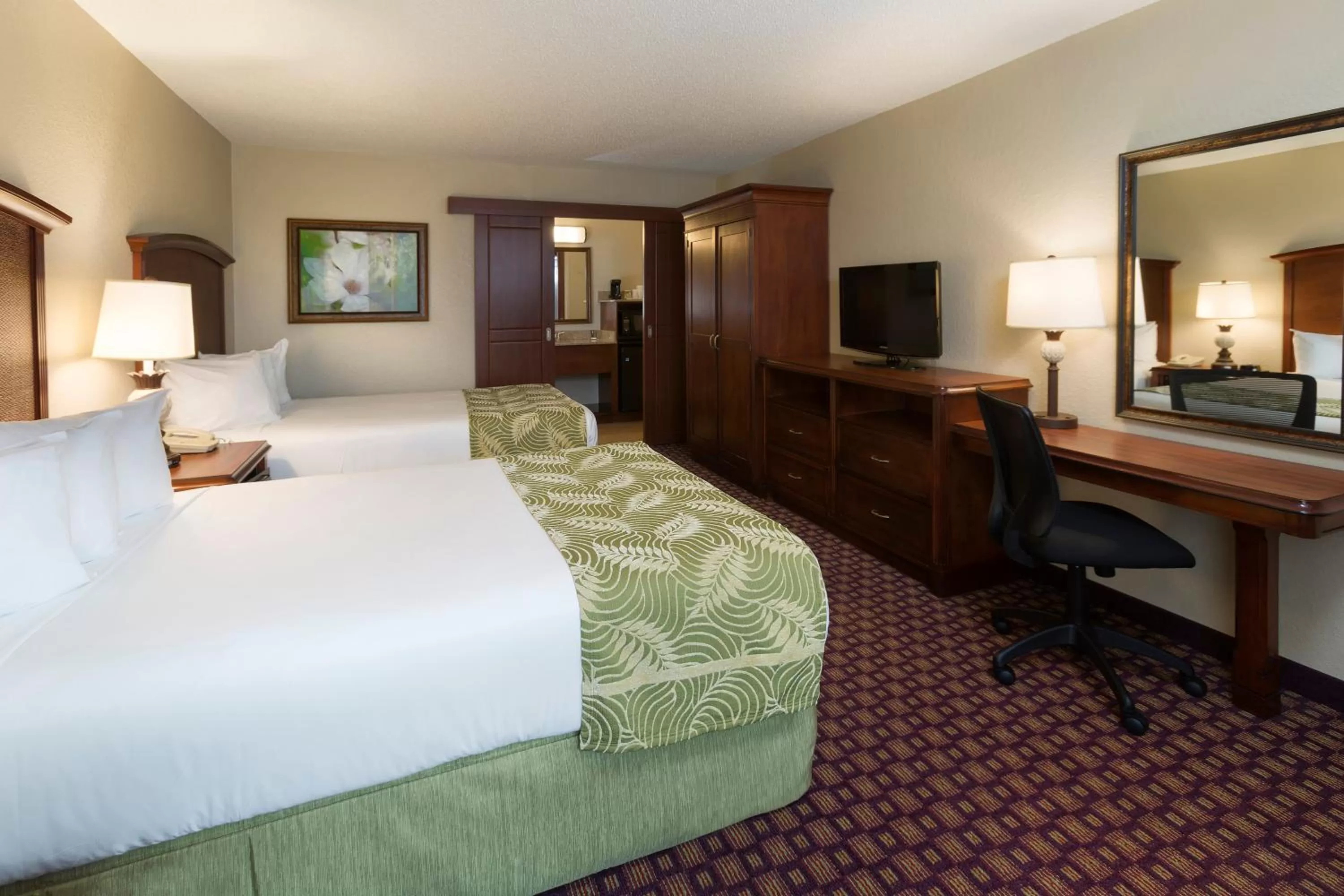 Bed in Rosen Inn International Near The Parks