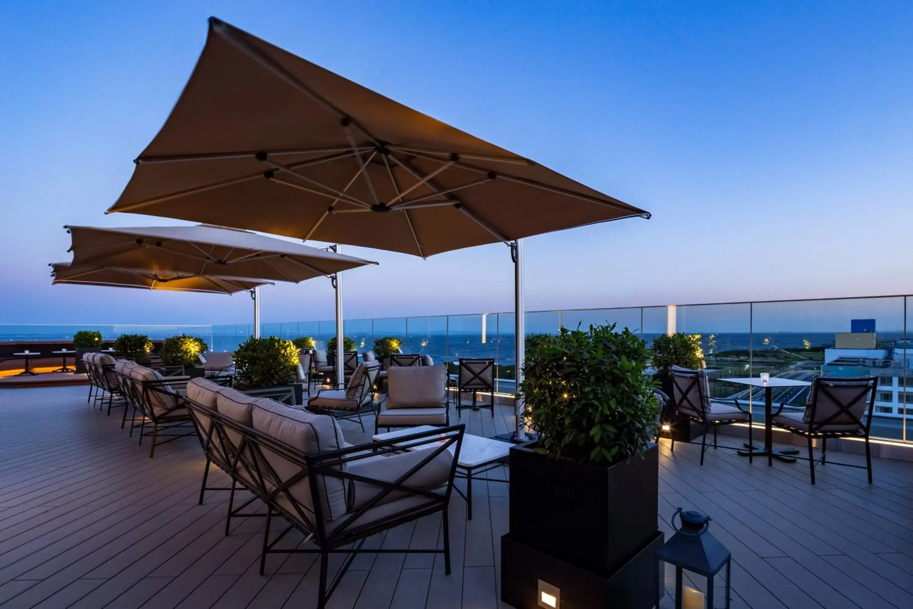 Lounge or bar in Hyatt Regency Tokyo Bay Lounge or bar in Hyatt Regency Tokyo Bay