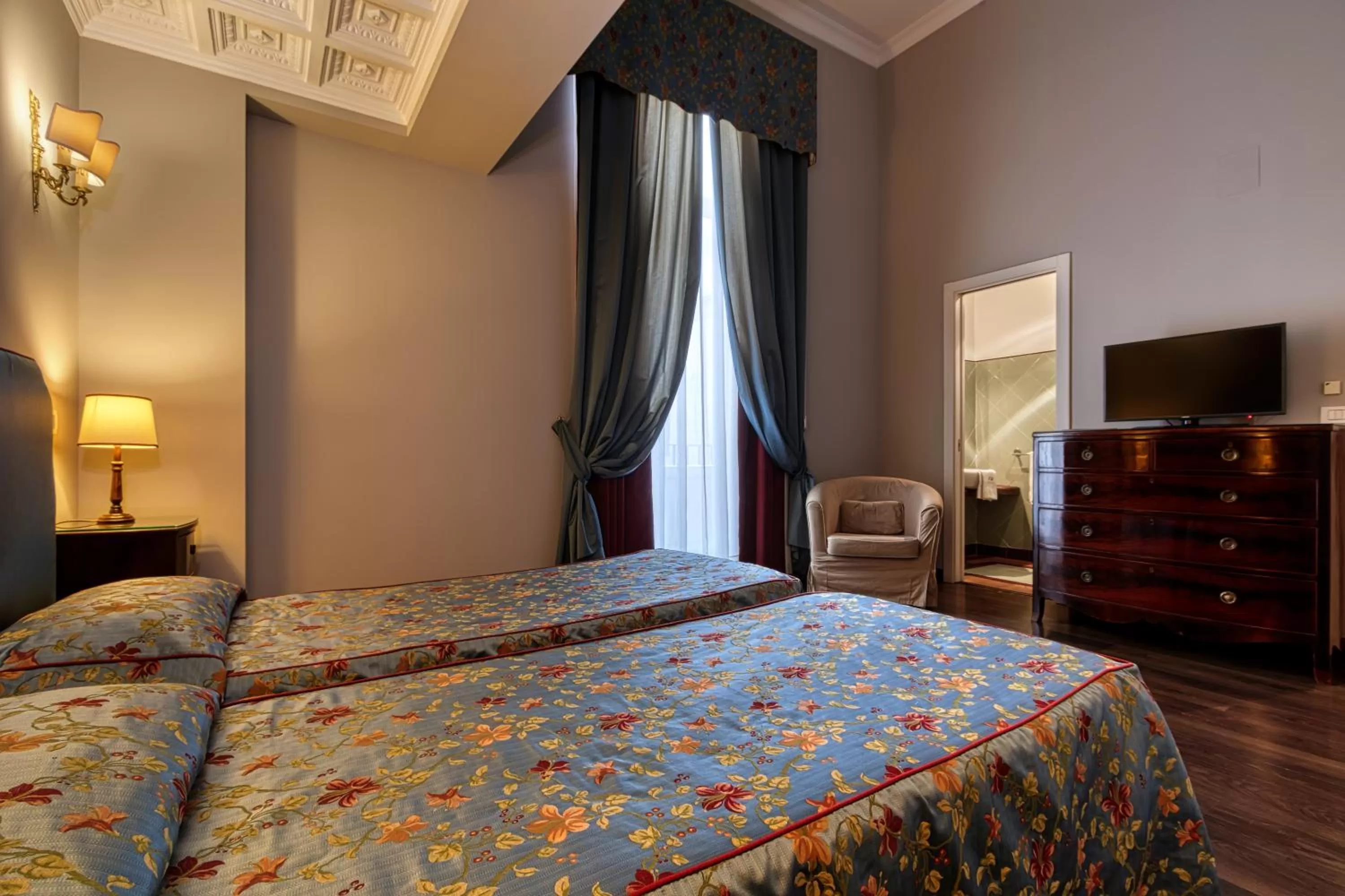 Photo of the whole room, Bed in Decumani Hotel De Charme