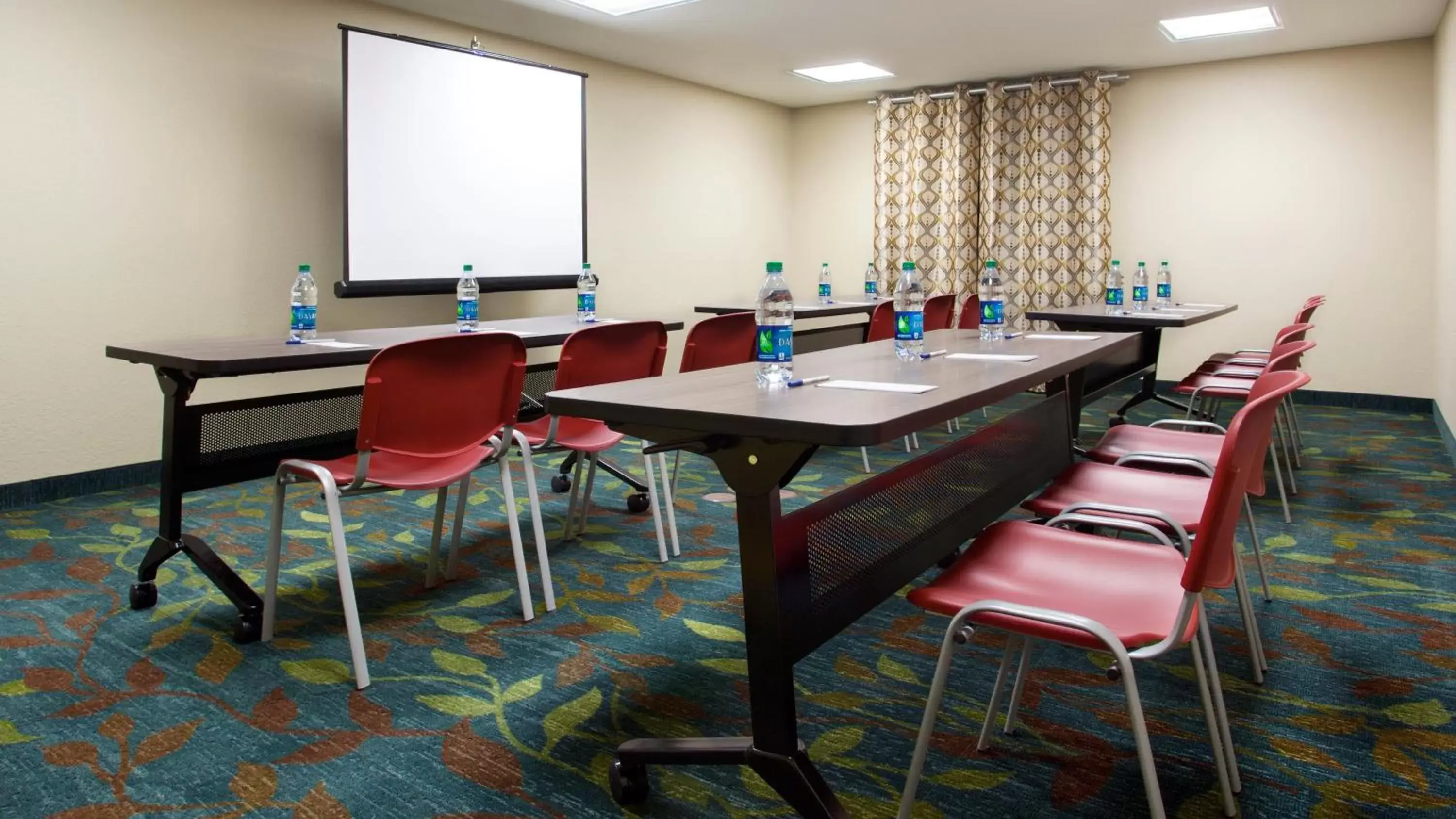 Meeting/conference room in Candlewood Suites Carrollton, an IHG Hotel
