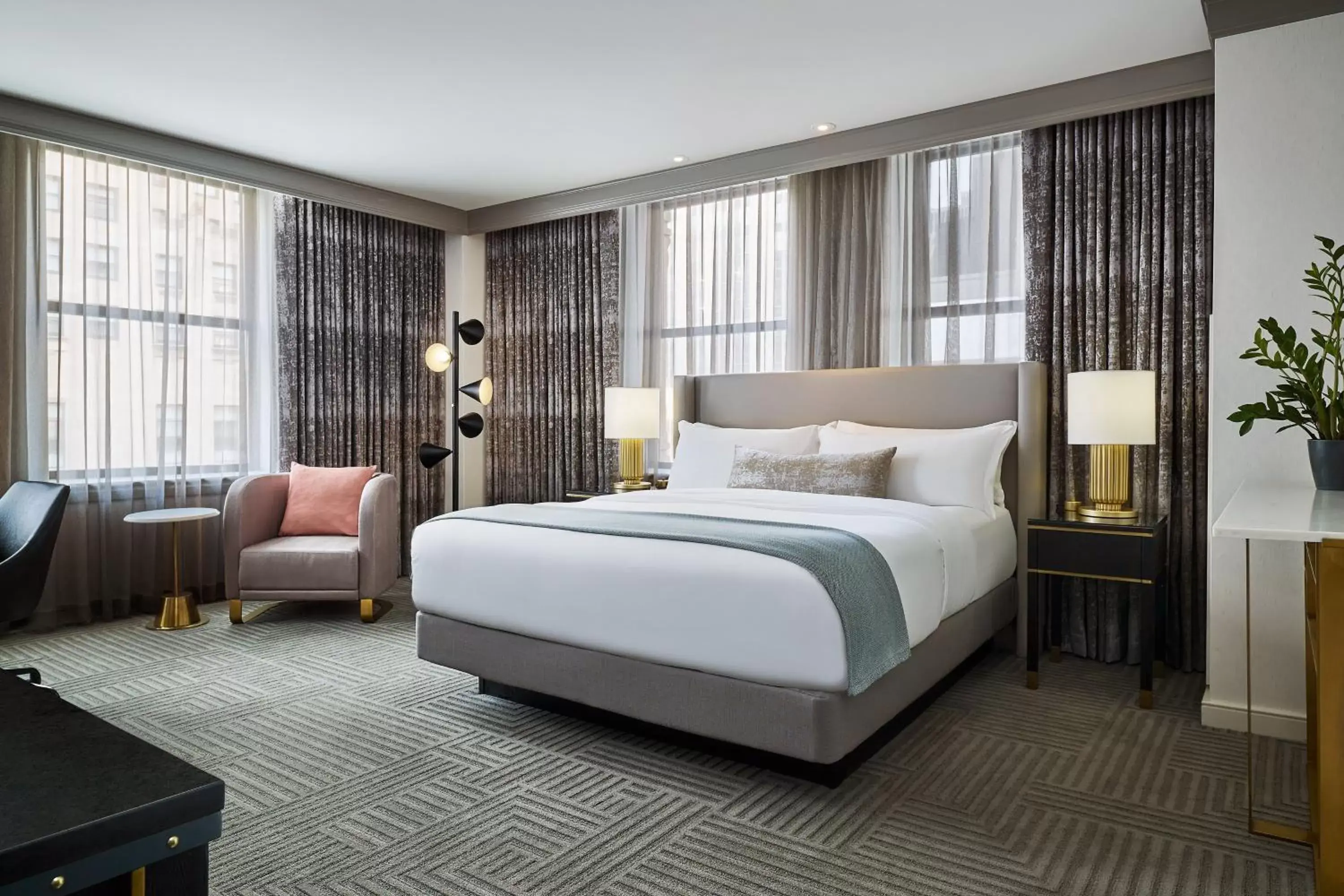Photo of the whole room, Bed in The Gwen, a Luxury Collection Hotel, Michigan Avenue Chicago