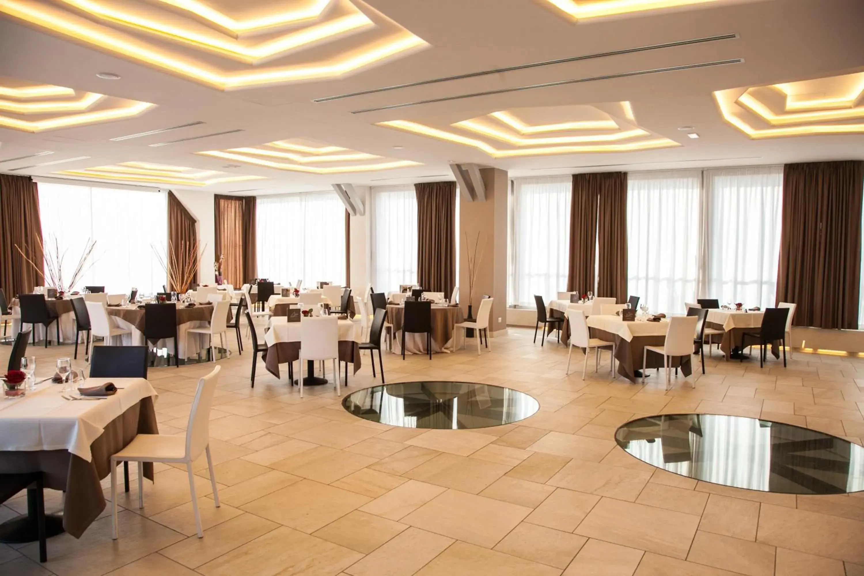 Restaurant/places to eat in 4 Spa Resort Hotel Restaurant/places to eat in 4 Spa Resort Hotel