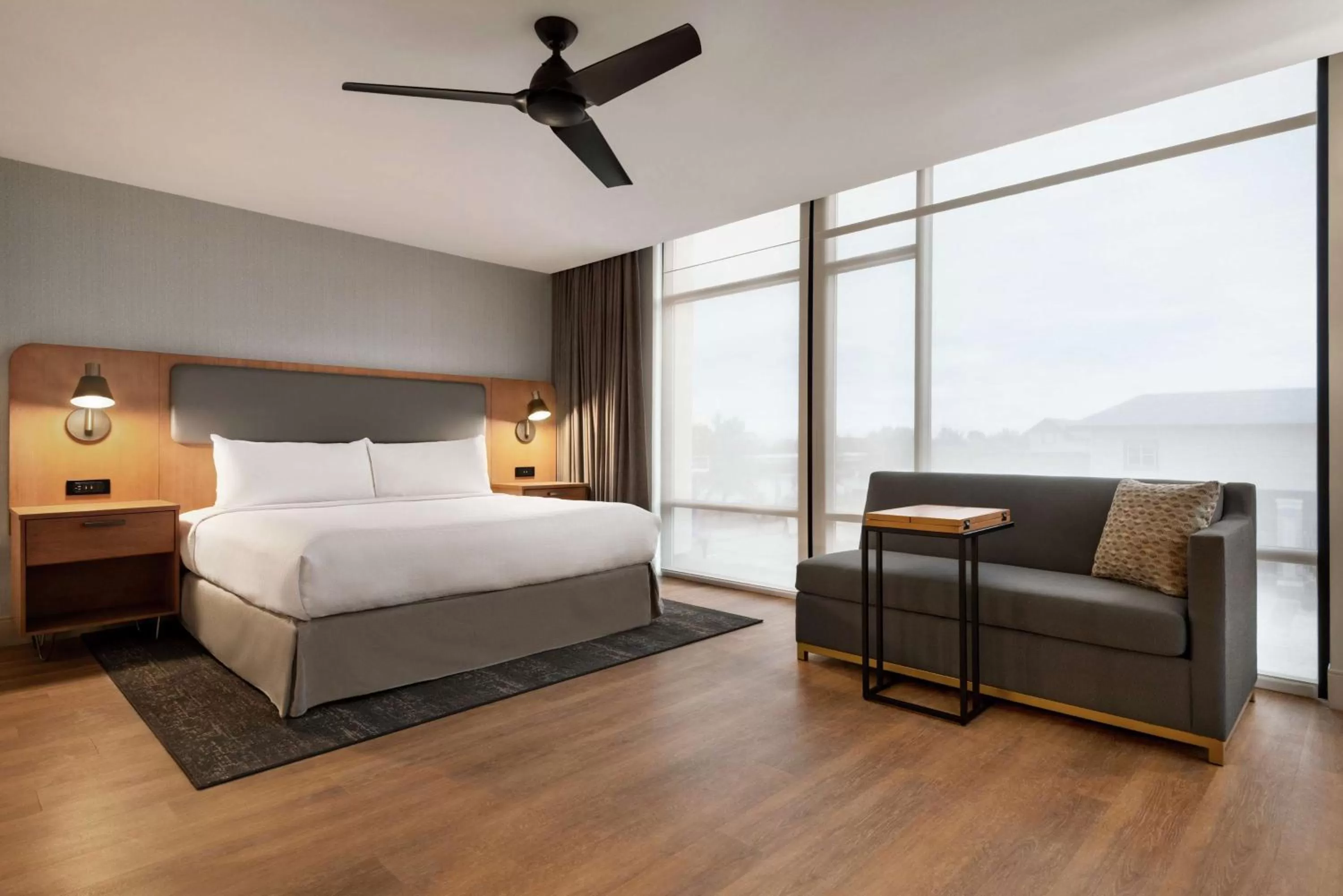 Living room, Bed in Homewood Suites By Hilton Wilmington Downtown