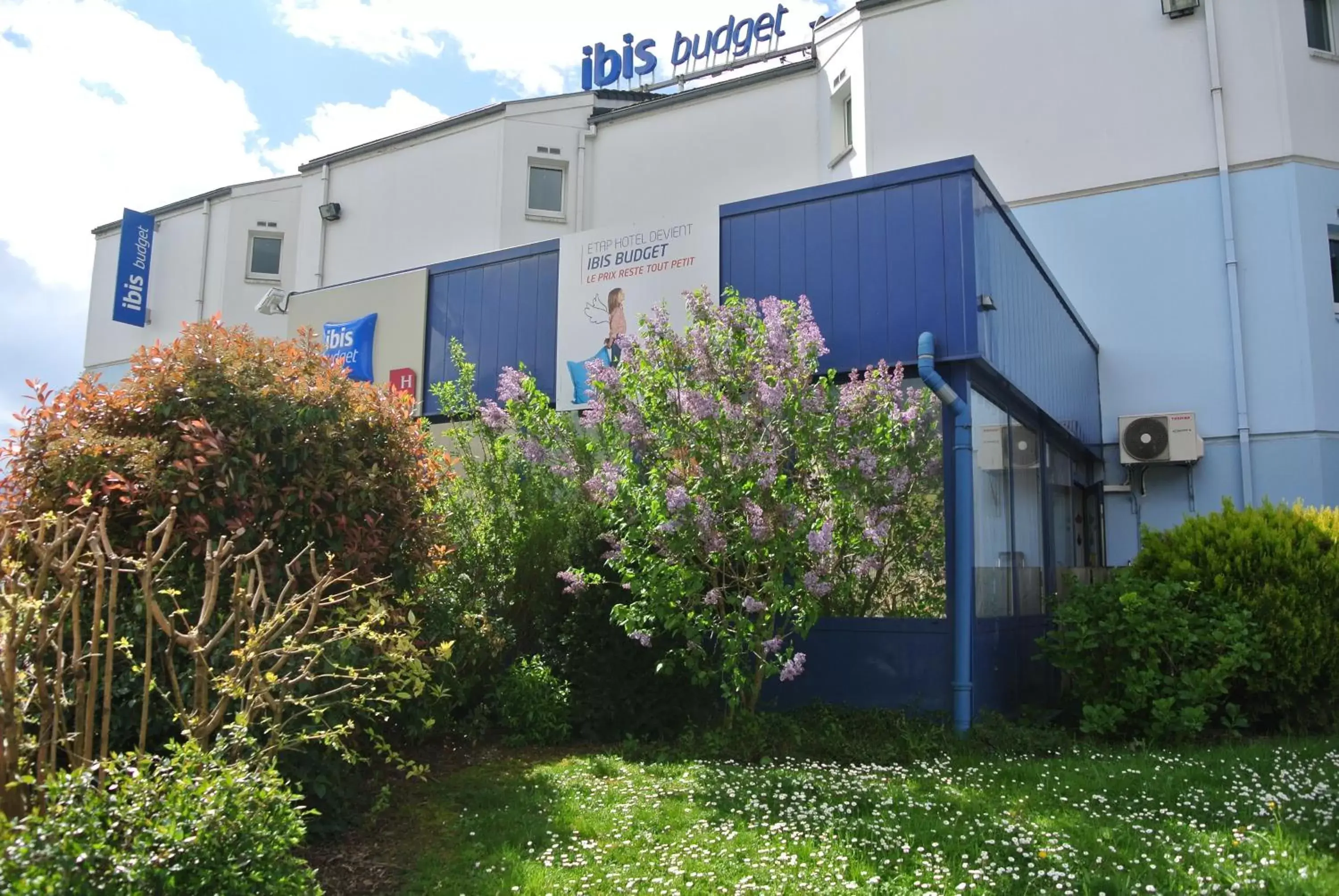 Facade/entrance, Property Building in ibis budget Chambéry Sud Challes Les Eaux