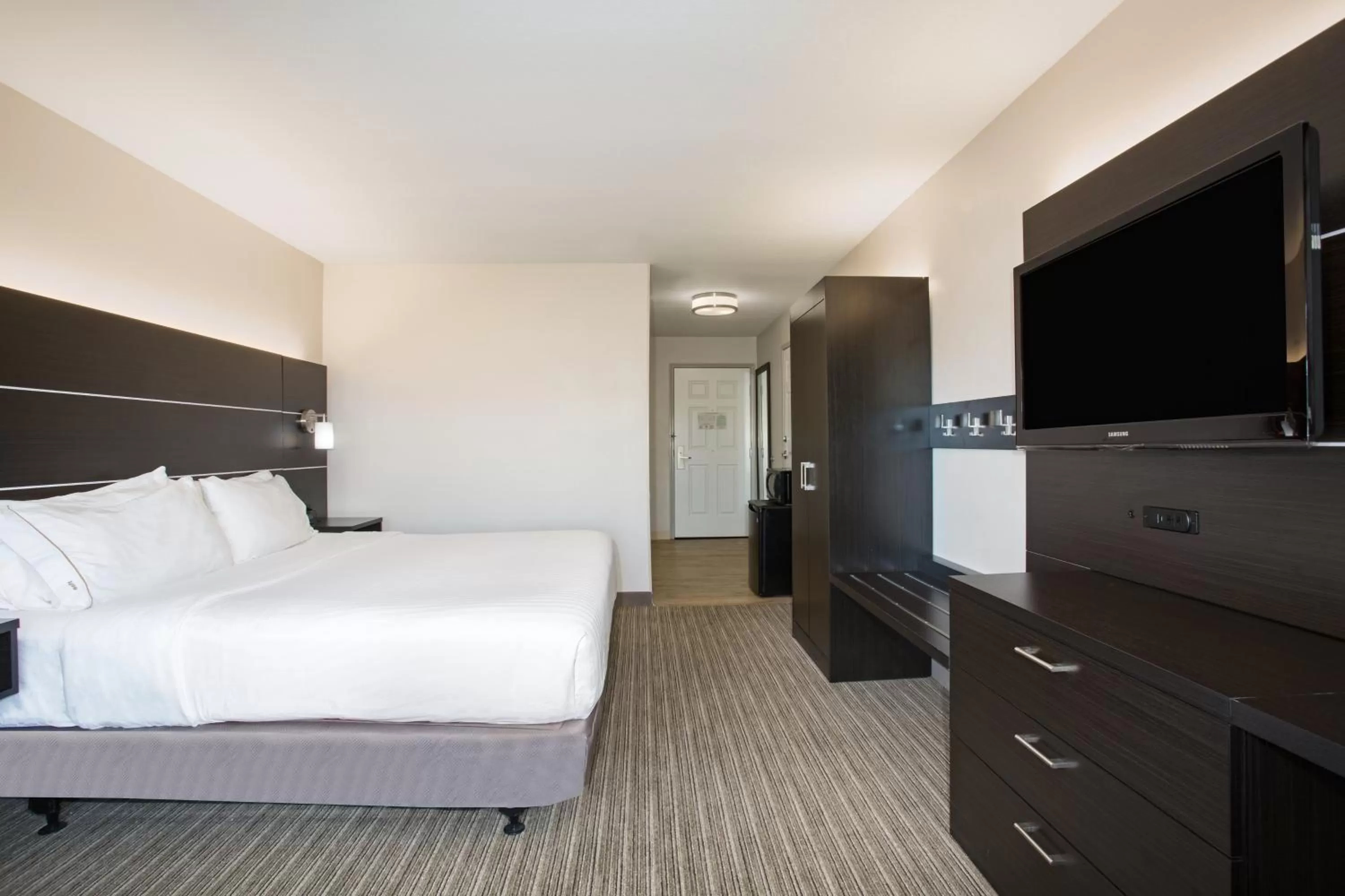 Photo of the whole room, Bed in Holiday Inn Express & Suites Ft Collins by IHG