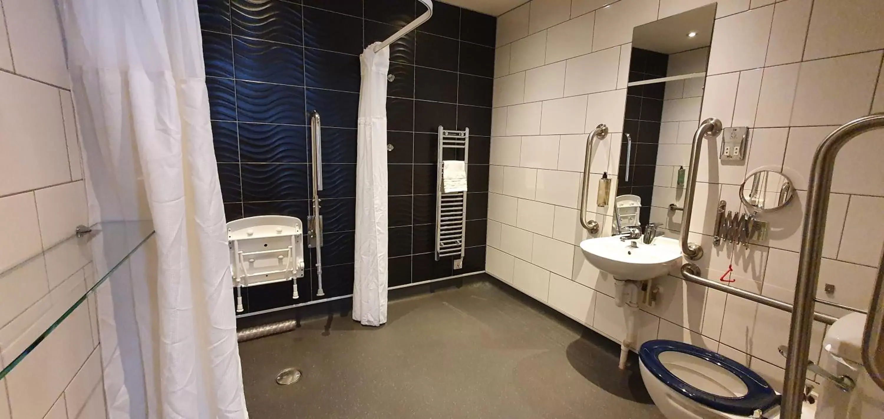 Shower, Bathroom in The John Francis Basset Wetherspoon