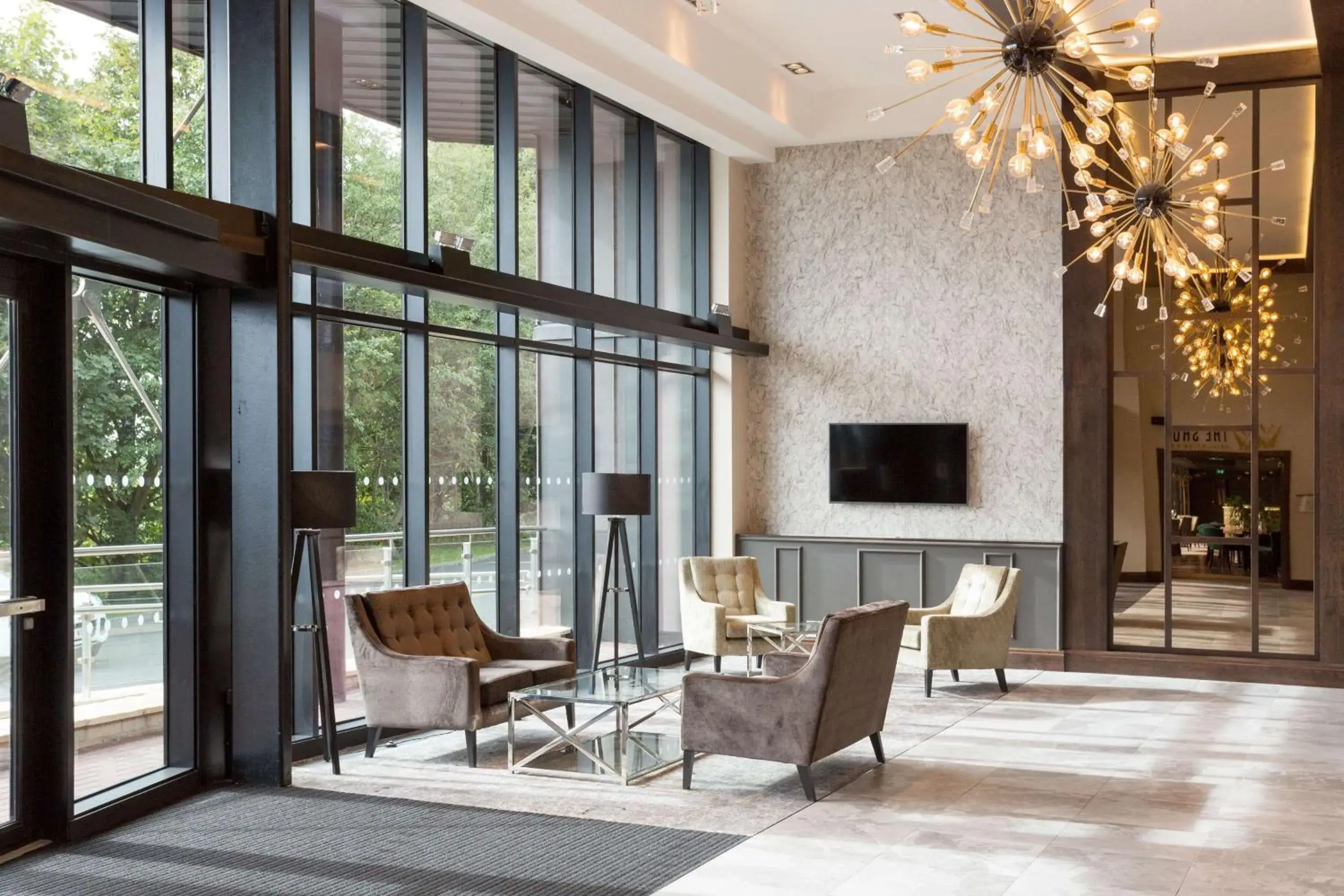 Lobby or reception in DoubleTree by Hilton Edinburgh - Queensferry Crossing Lobby or reception in DoubleTree by Hilton Edinburgh - Queensferry Crossing