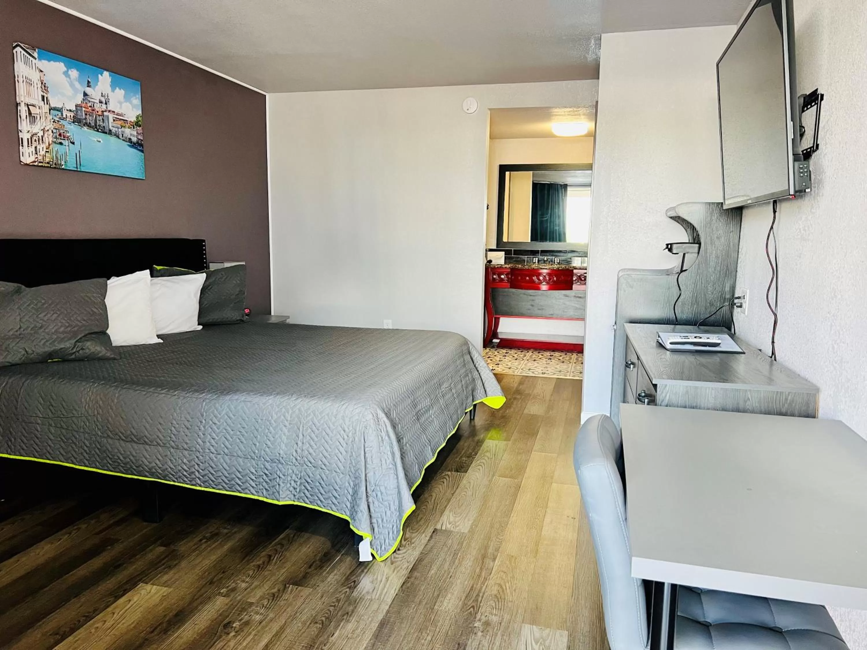 Bedroom, Bed in R Nite Star Inn and Suites -Home of the Cowboys & Rangers