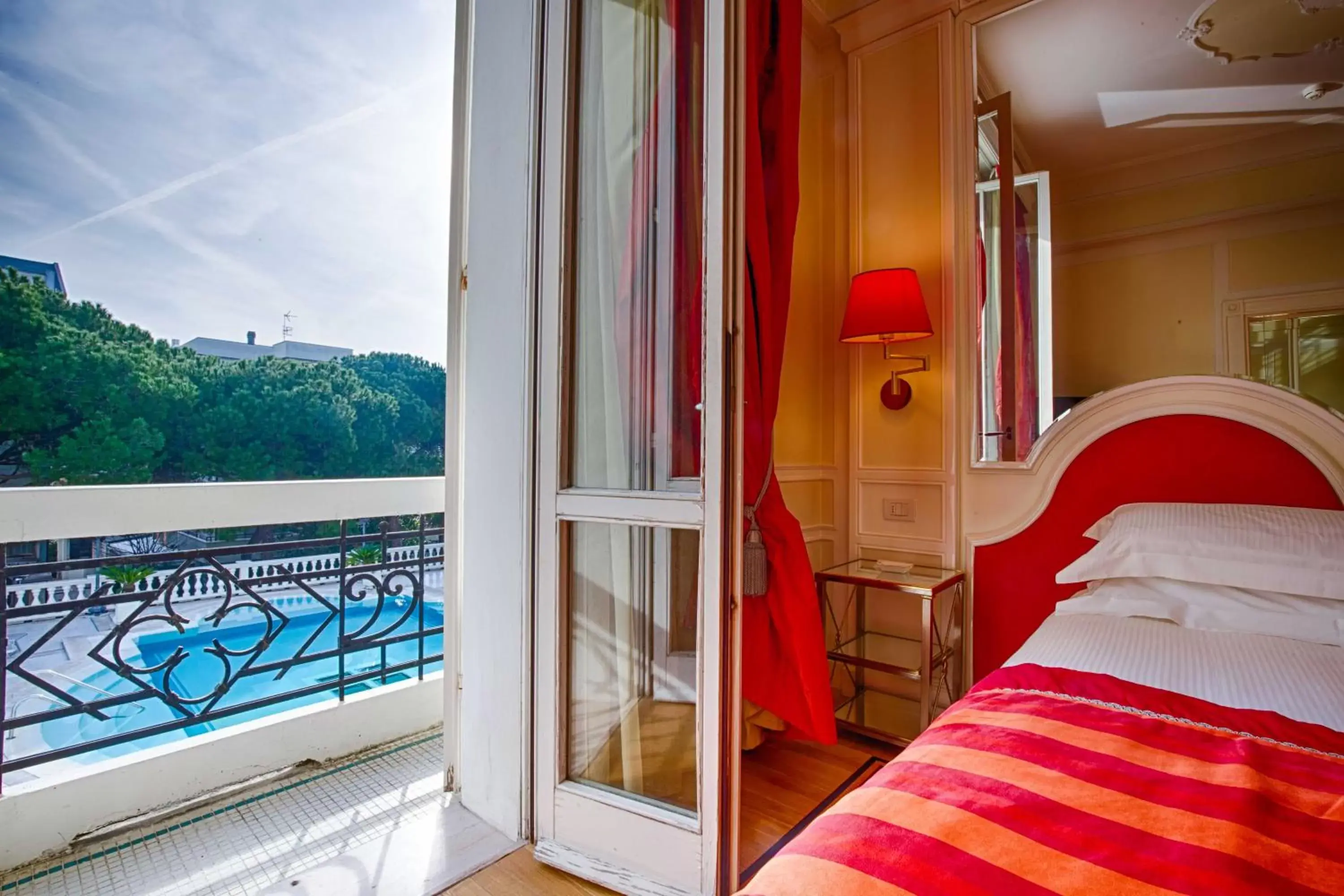 Natural landscape, Pool View in Grand Hotel Des Bains